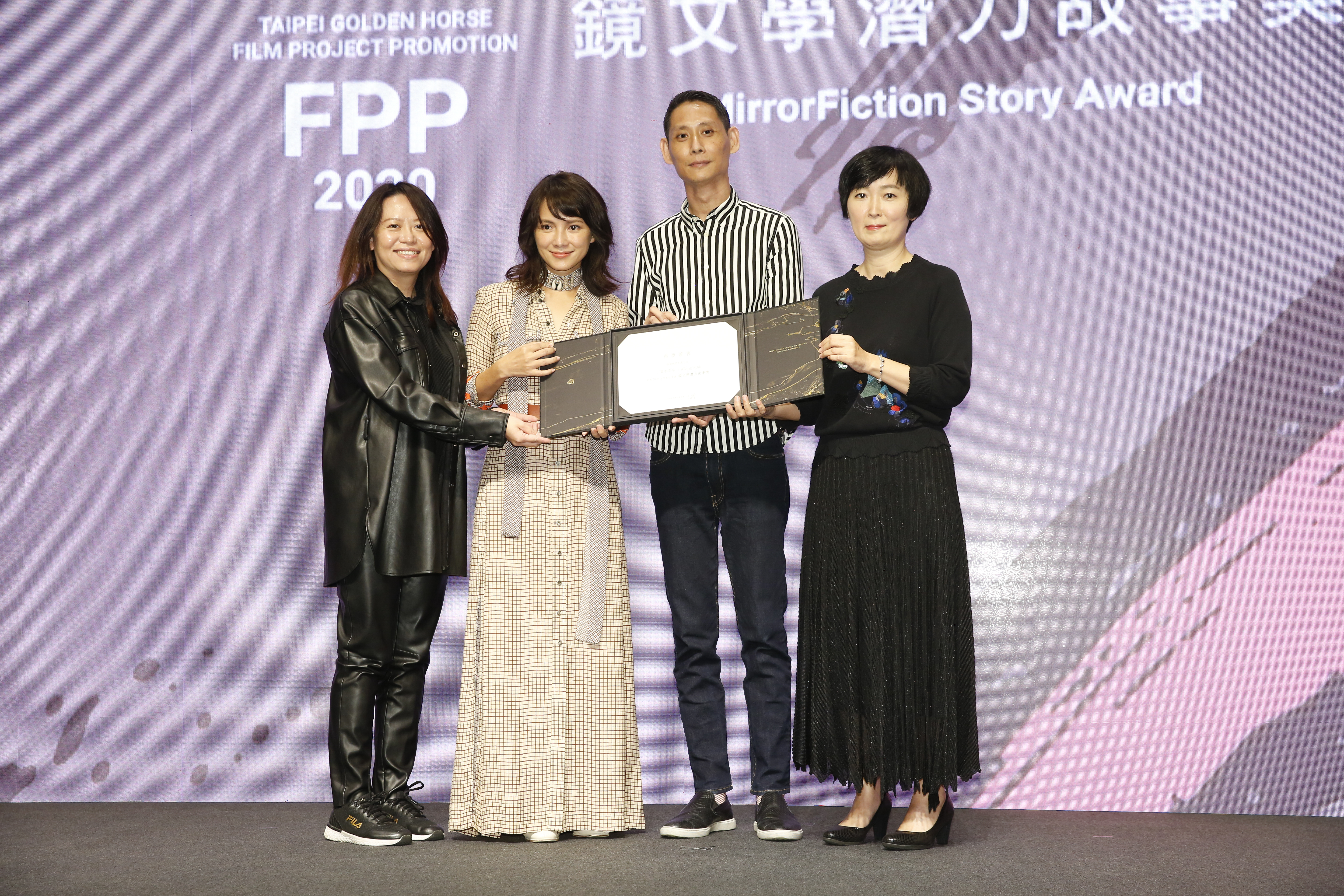 李心潔（左2）監製的《富都青年》抱走鏡文學潛力故事獎及FPP前瞻視野獎。