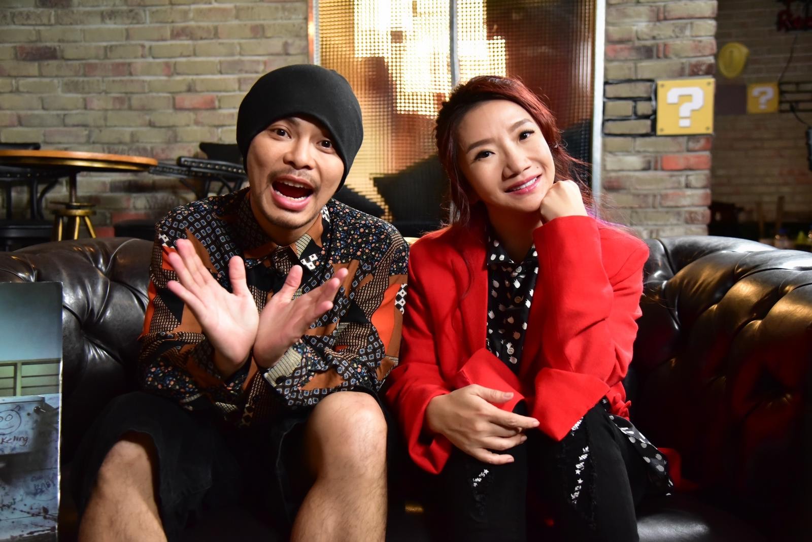 黃明志接受陶晶瑩專訪，自曝電影新作全靠偷拍完成。（泰坦星文創影視提供）
