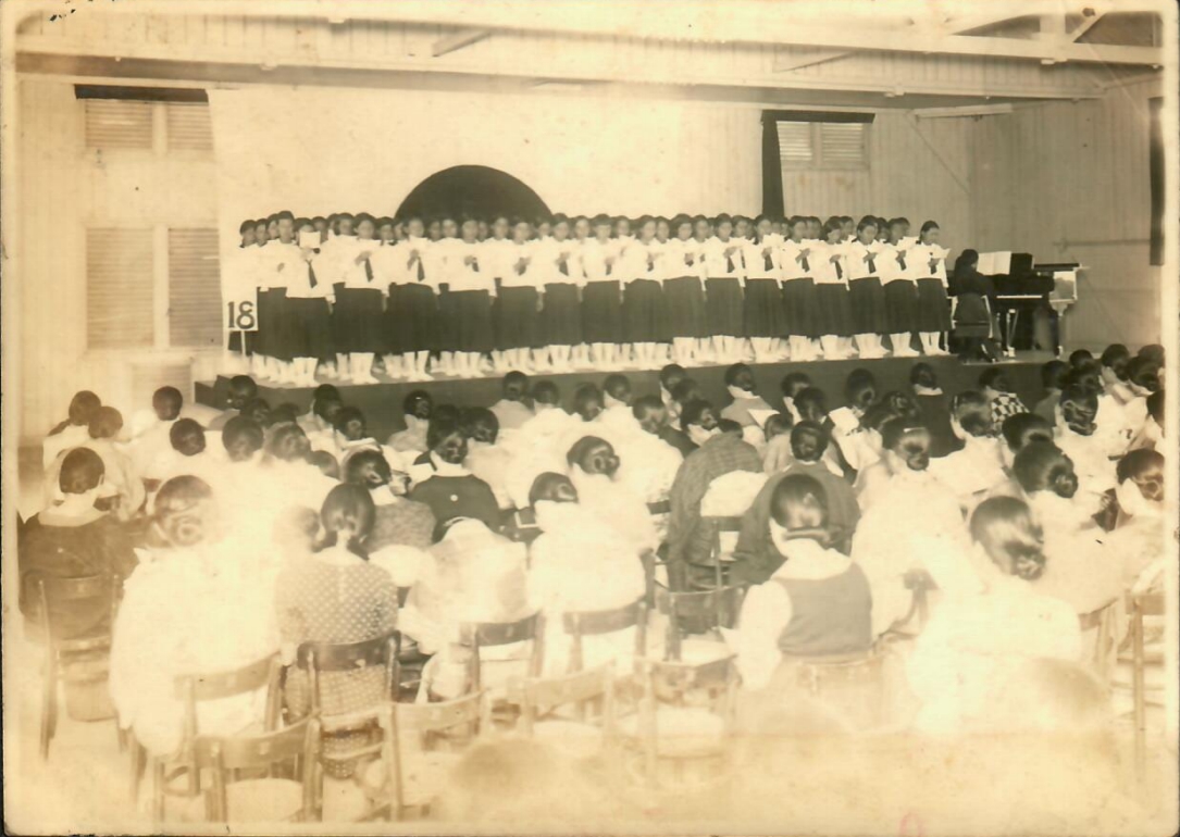 黃彥傑出借33張日治時期照片遭遺失，校方所提出的解決方案讓他無法接受。（黃彥傑提供）