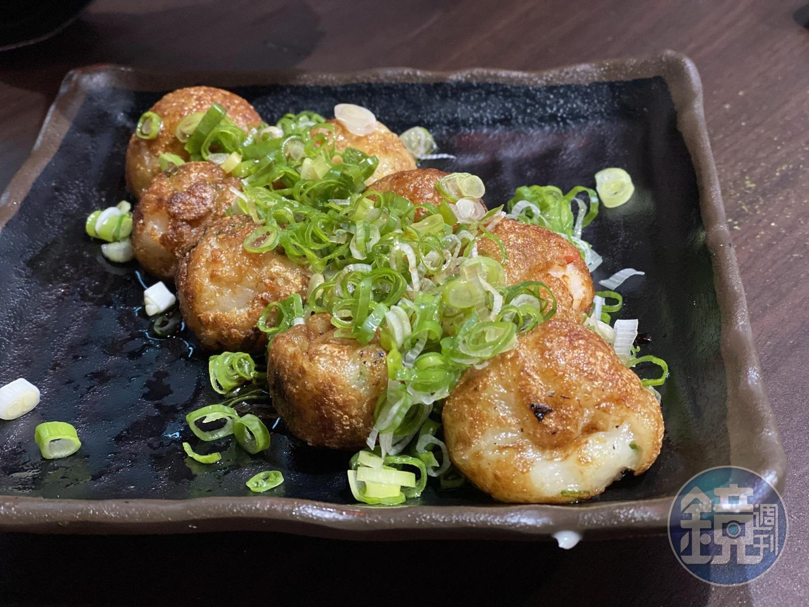 專賣章魚燒的小店,日式椪醋口味非常好吃。(130元/份)