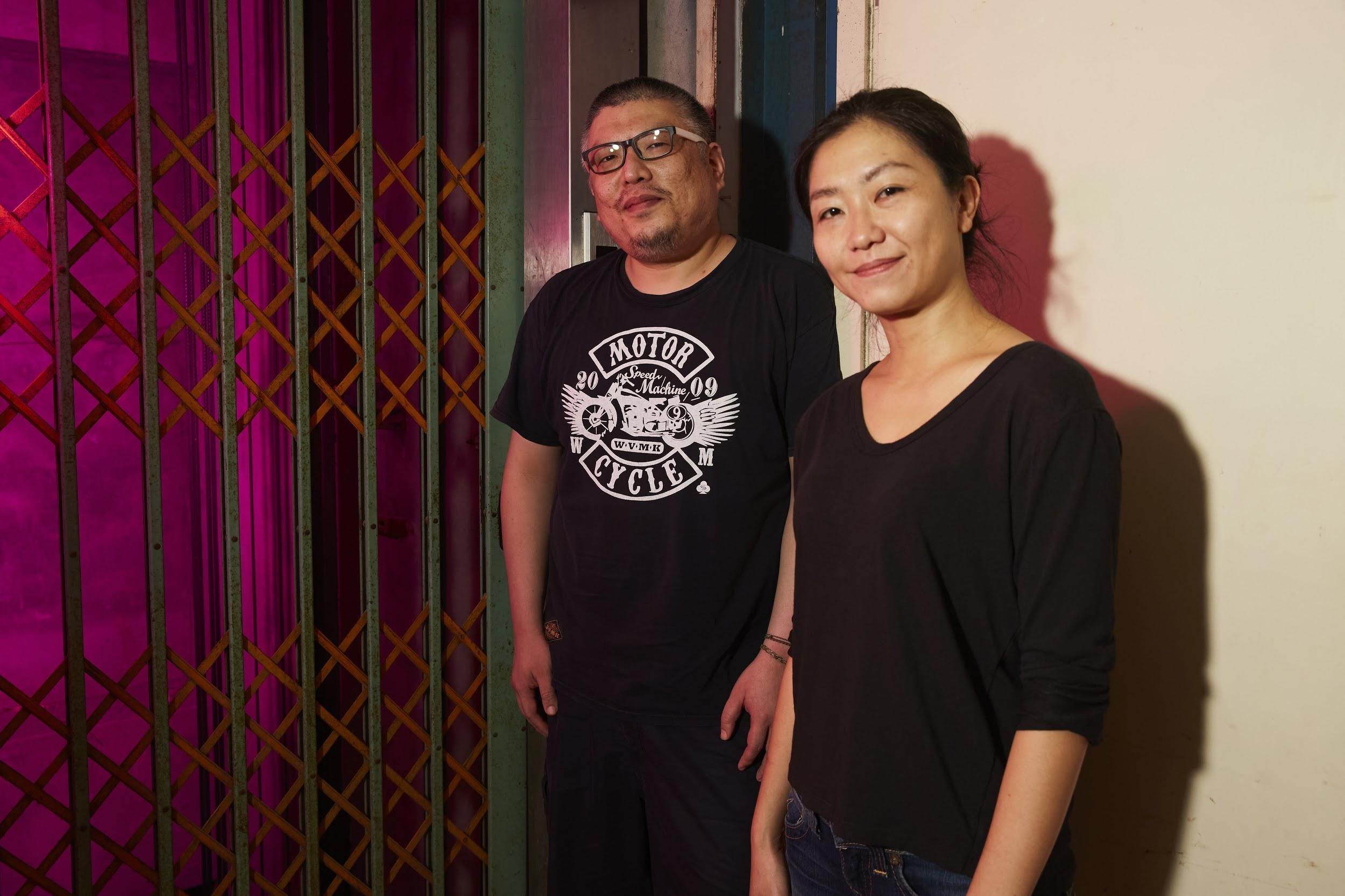 導演Raye Liu（右）在王師（左）協助下，成功以群眾集資的方式募得《十二夜2》的製作經費。