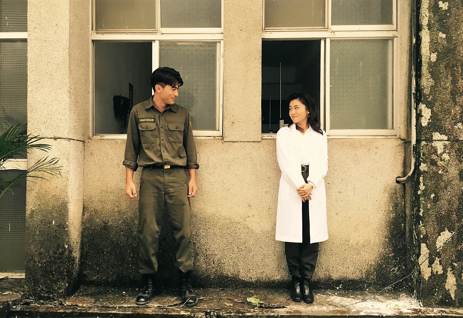 徐愷（左）與楊小黎（右）在《媽！我阿榮啦》飾演一對青梅竹馬。（公視提供）