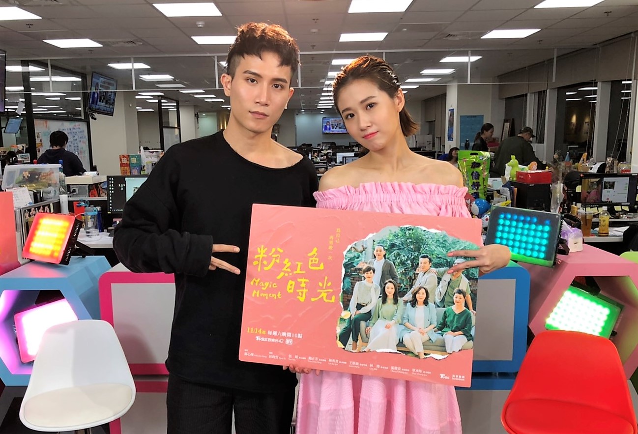 方志友（右）與陳彥允（左）一同宣傳新戲 到《下午茶星聞》為新戲宣傳。（TVBS提供）