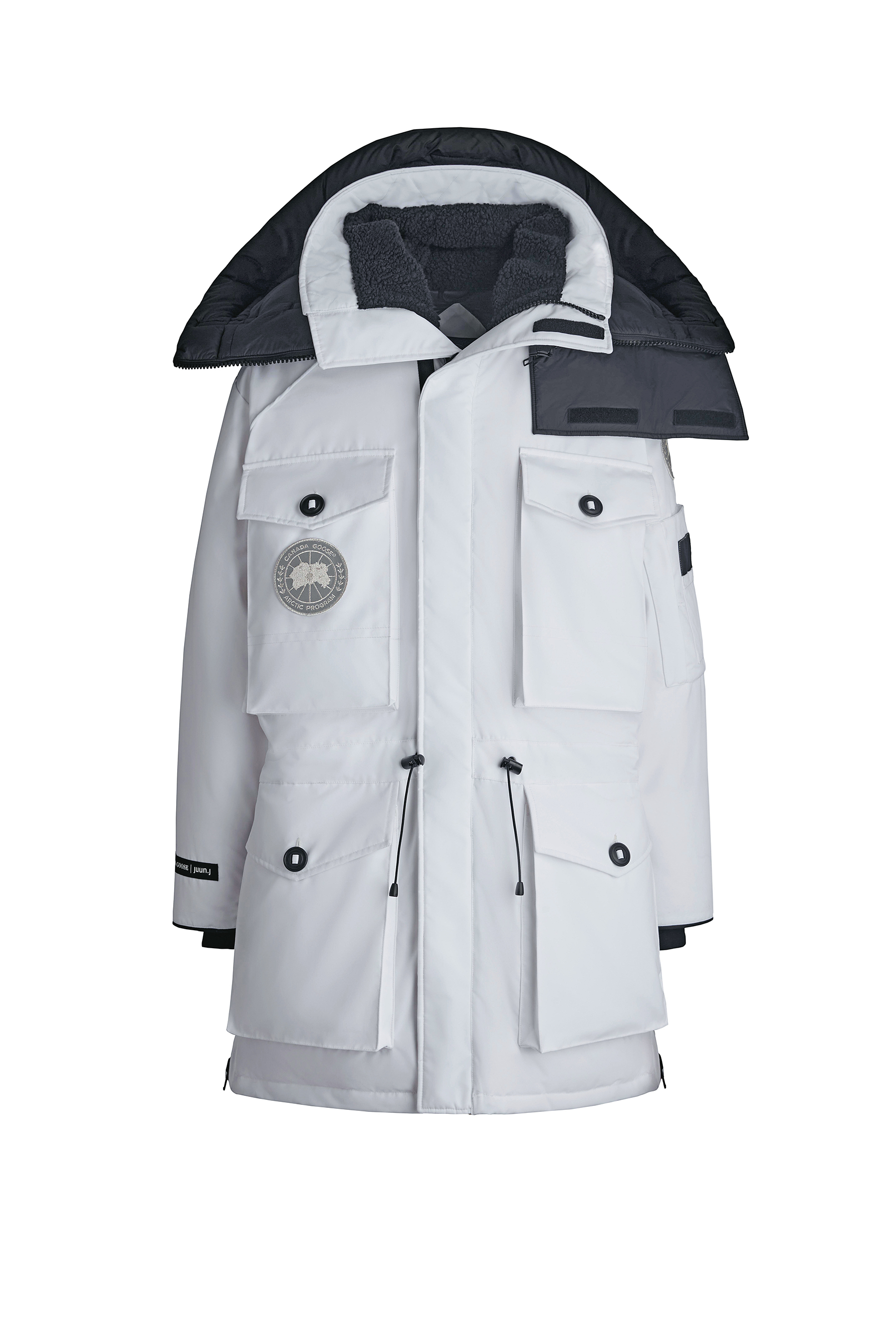 白色Canada Goose X Juun.J Expedition派克大衣NT$60,100。(Canada Goose提供)