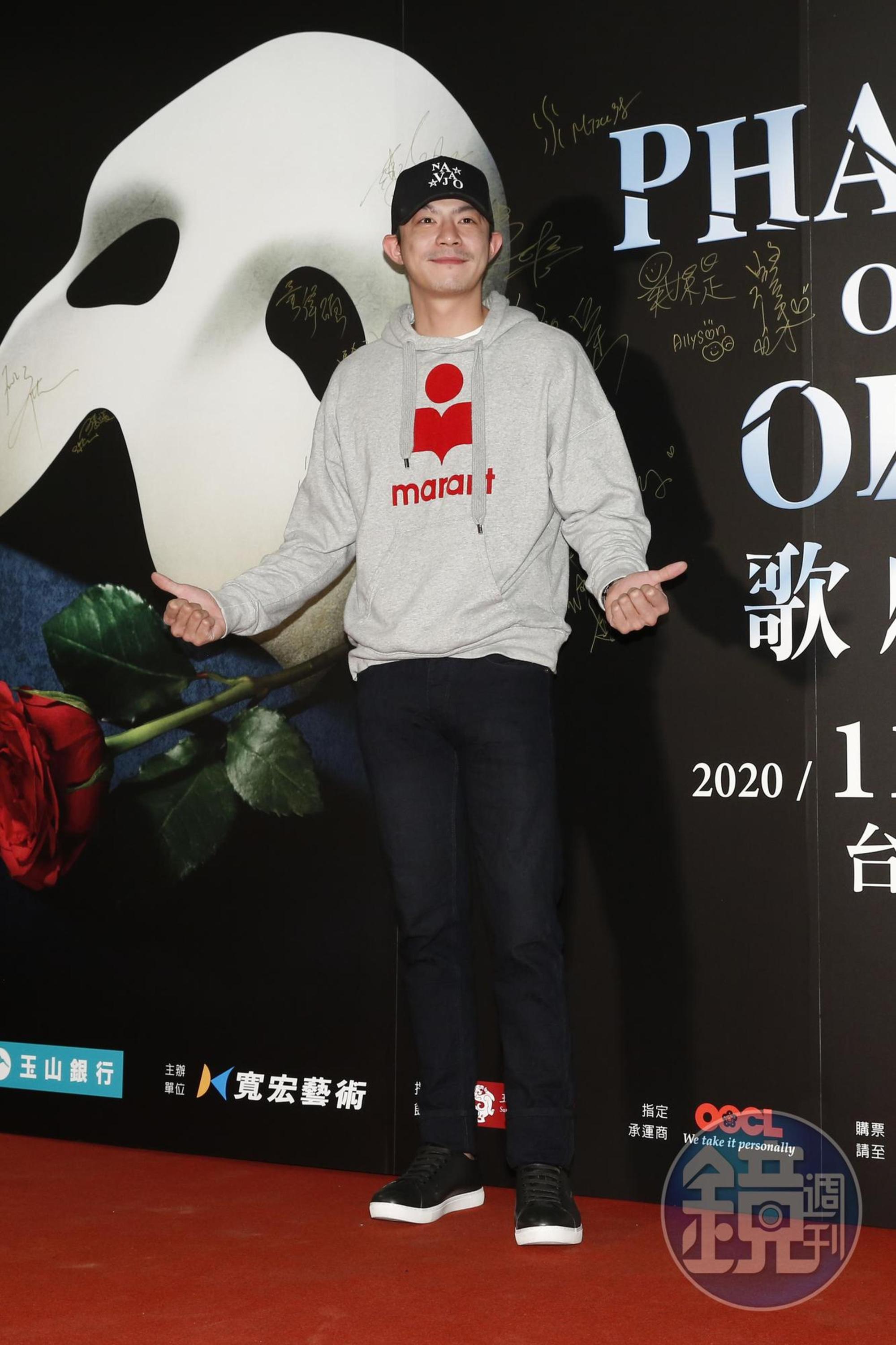 王柏傑獨自來看《歌劇魅影》。