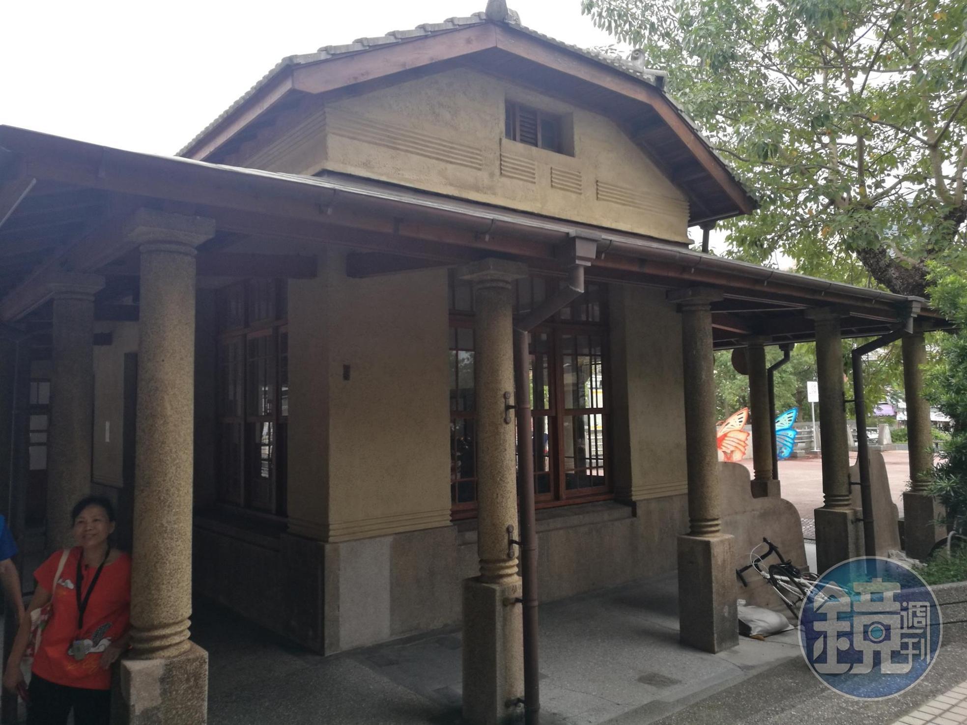 山佳車站融合日洋式風格，有著「切角頂」屋頂。