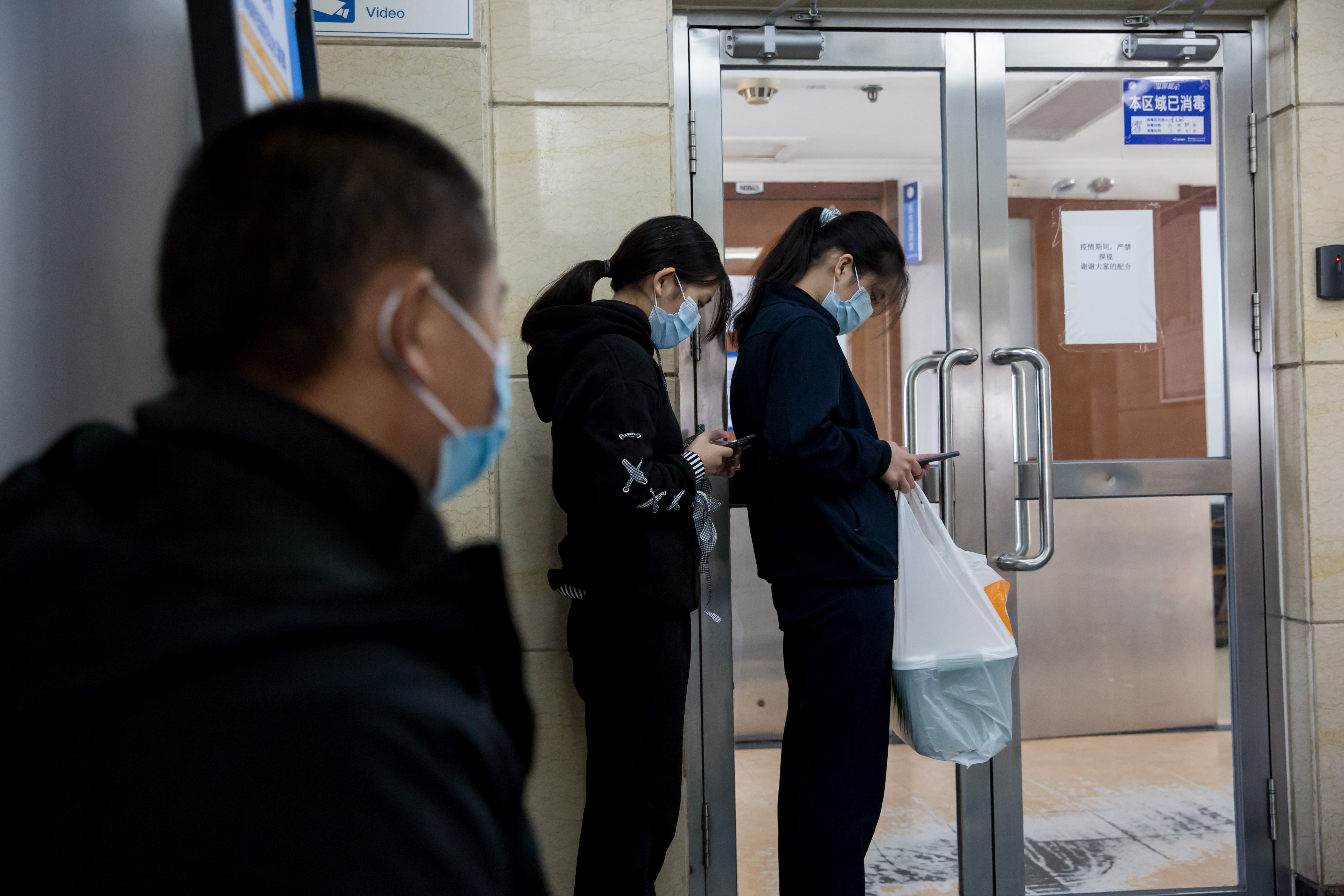 中國天津市疑似爆發社區傳播，小區、醫院緊急封鎖。示意圖非當事人（東方IC）