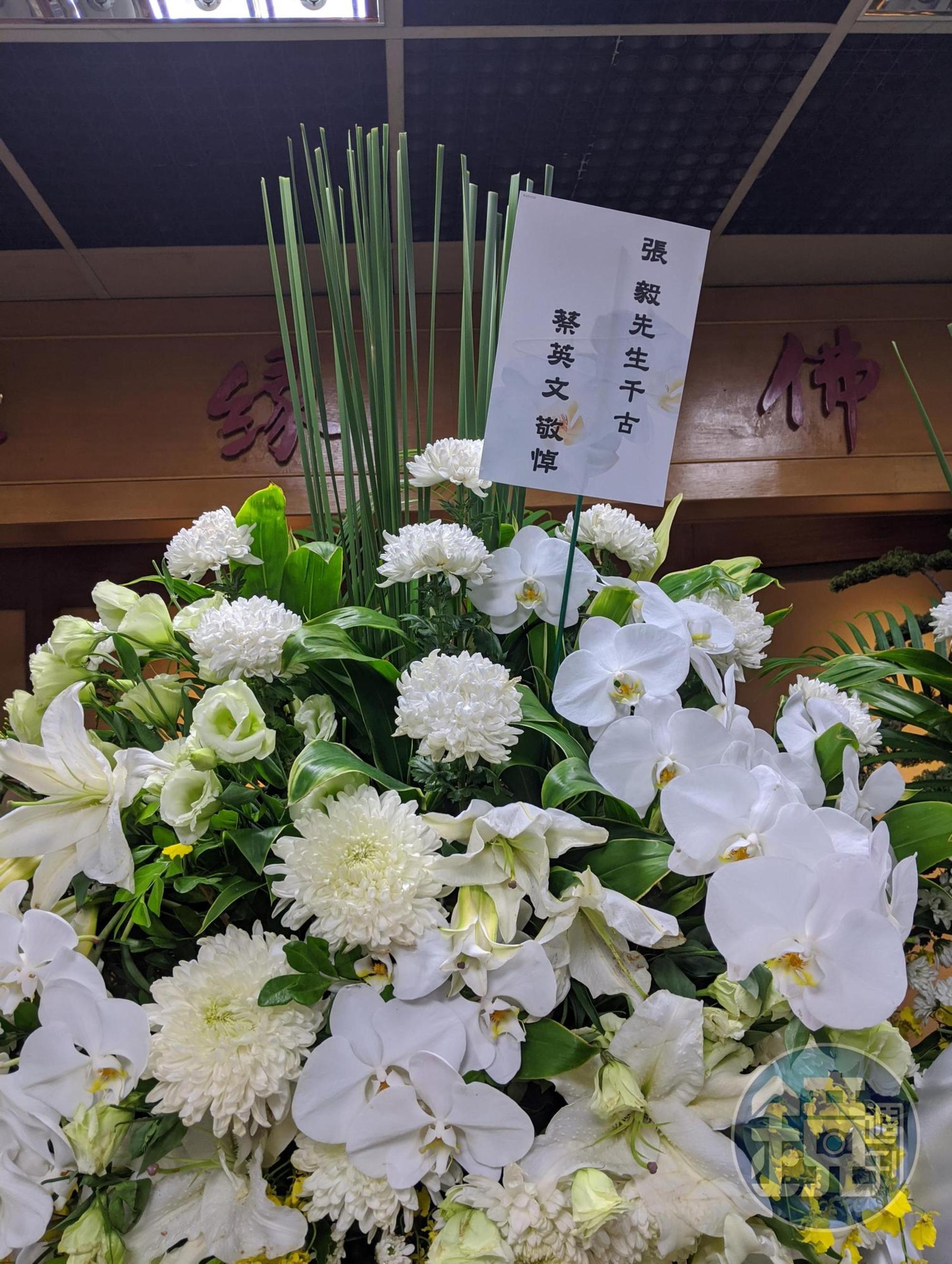 蔡英文總統致贈花籃悼念。(攝影熊景玉)