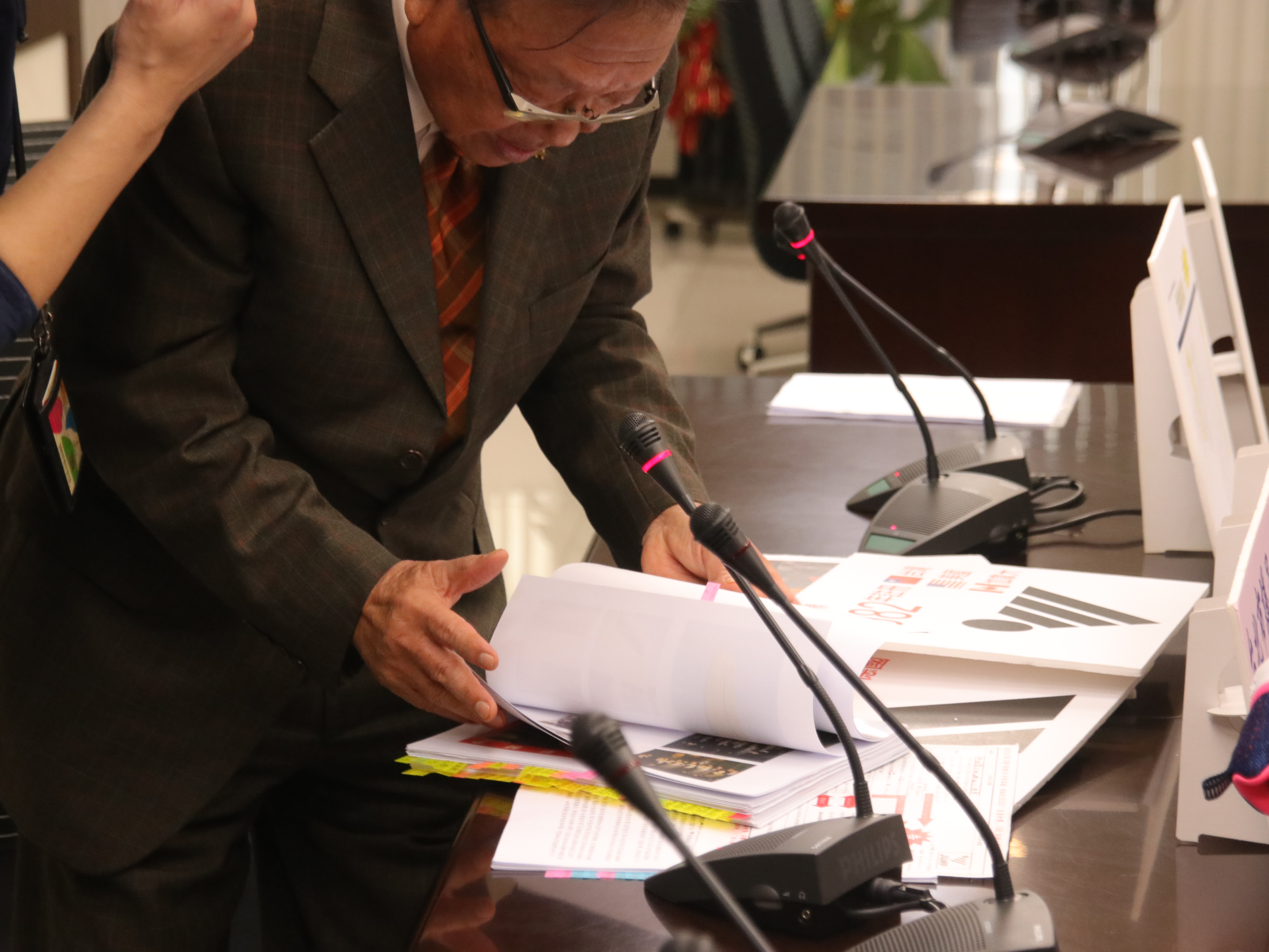 陳瑞昌董事長拿出大量文件控訴愛迪達抄襲他的商標，還在26國追殺將門。