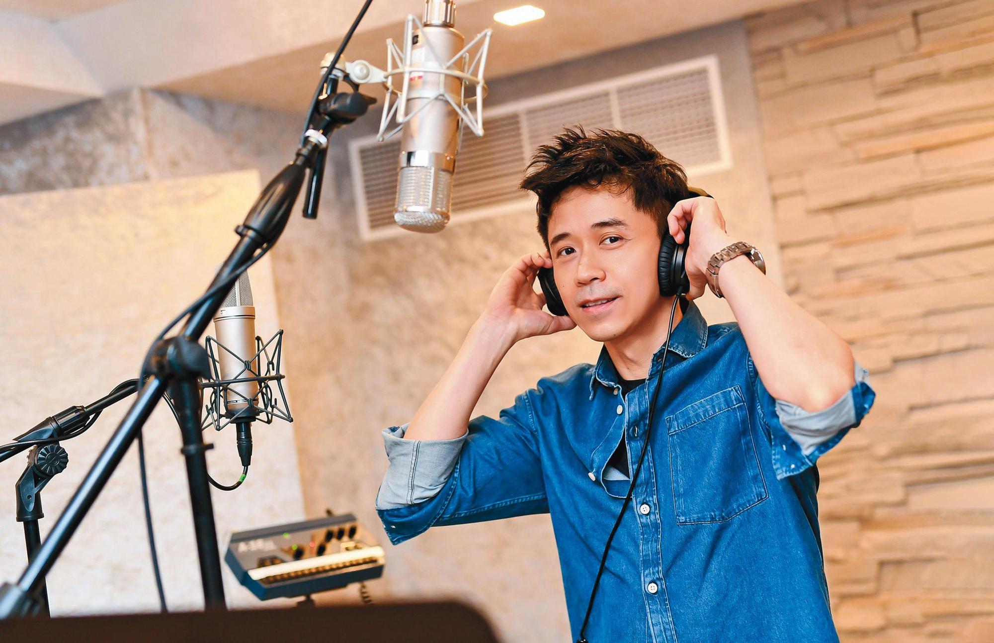歌手光良和台灣原聲童聲合唱團一起演唱《十二夜2》主題曲〈大寶貝小寶貝〉，希望藉由名人效應引起民眾更多關注。（牽猴子整合行銷提供）