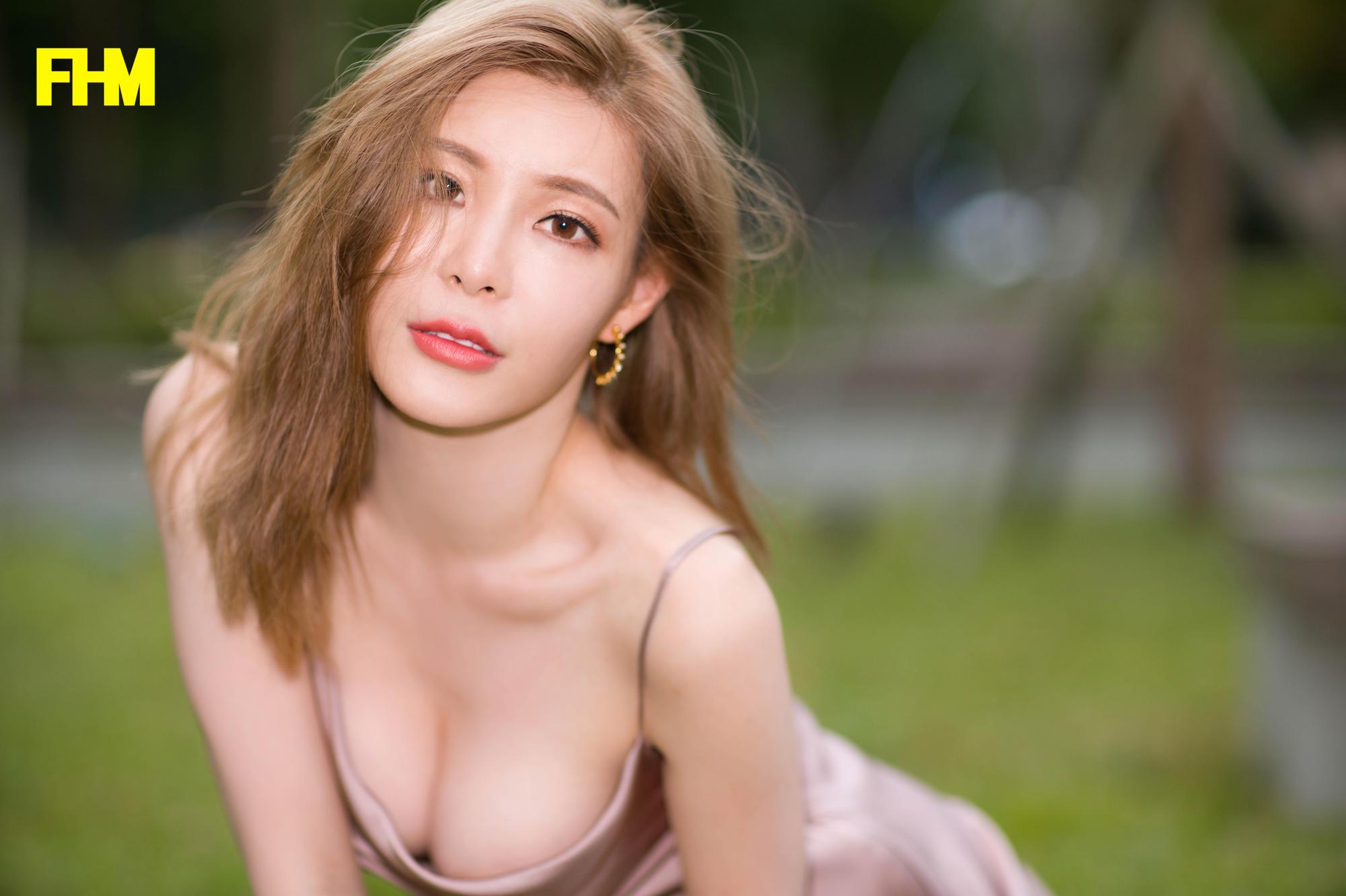 孟慶而以爆乳裝走紅，受邀登上FHM男人幫電子雜誌。（FHM提供）