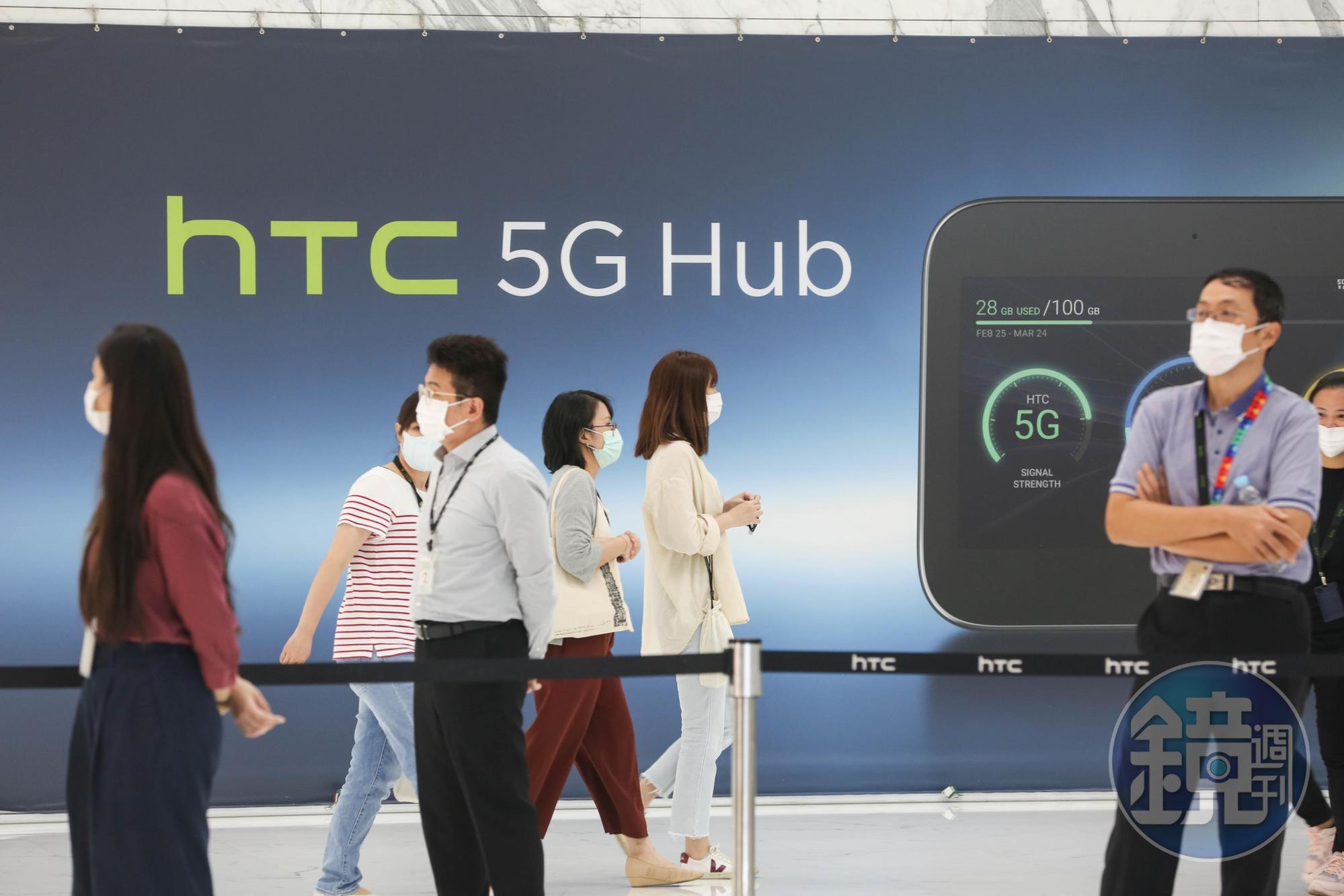 一名網友分享自2016年3月起就月買3張宏達電股票,因為爸爸堅信宏達電股價一定能漲回500。非當事人,示意圖。(本刊資料照)