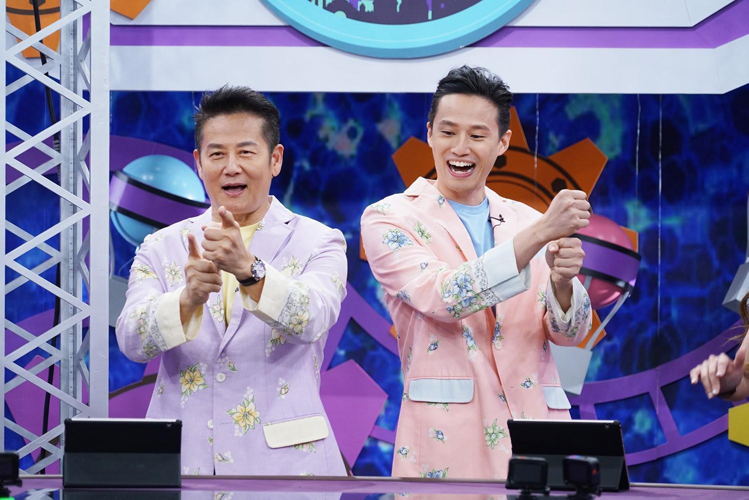 徐乃麟自曝兒子徐新洋（右）曾有過當DJ夢。（狼谷育樂台提供）