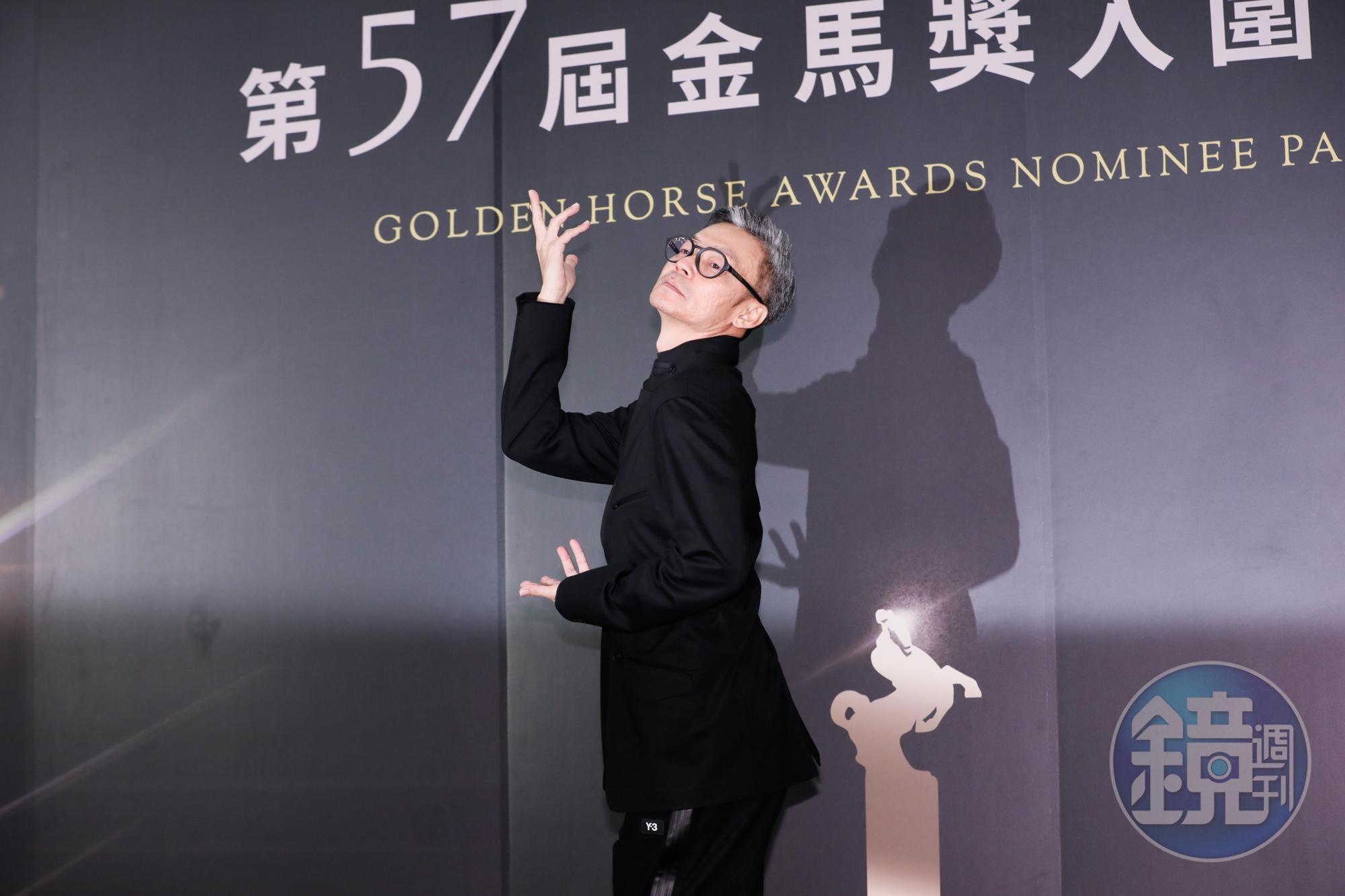 李國煌在《男兒王》演出偽跨性別,拍照姿勢也是變男變女很會演。