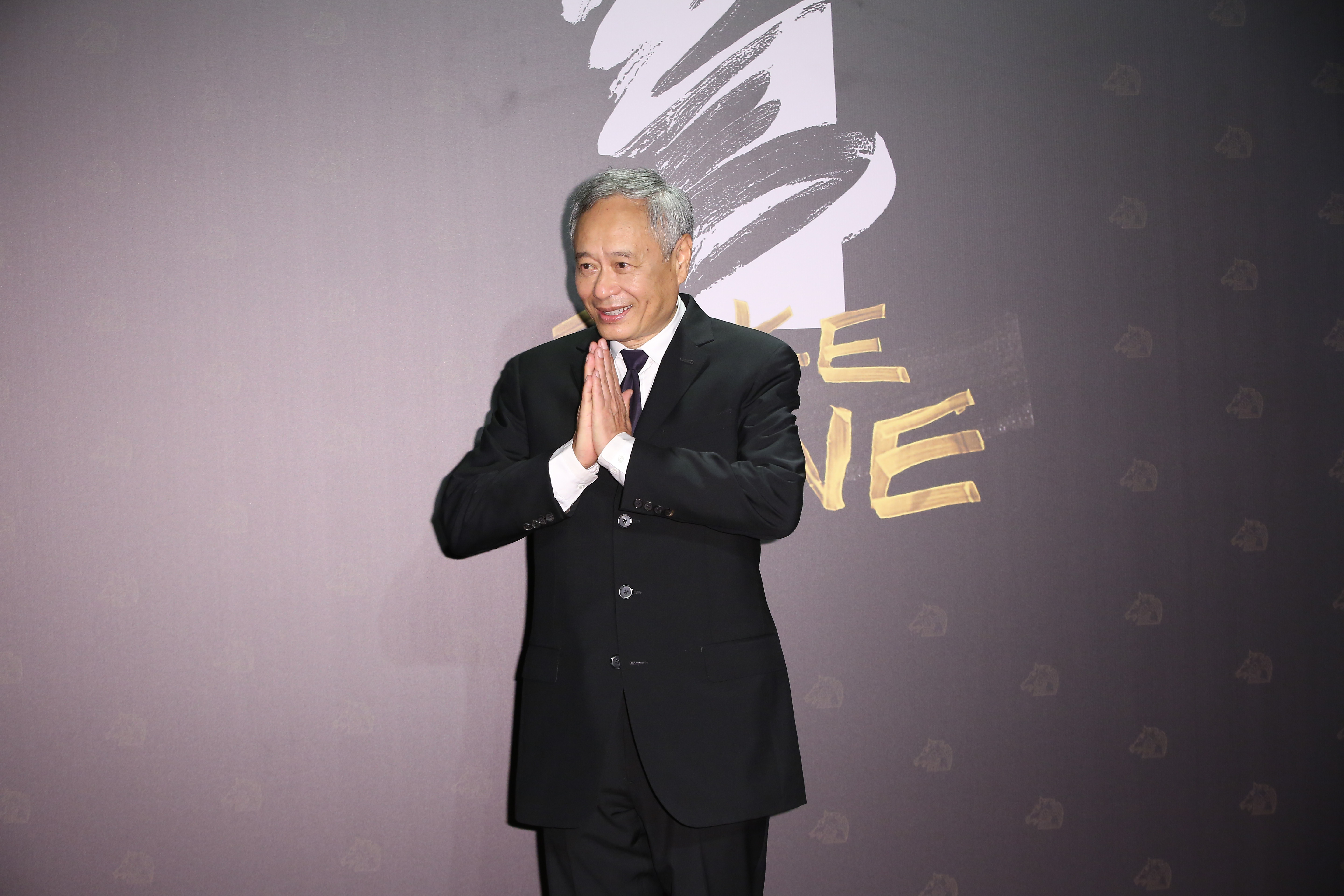 李安率先踏上金馬紅毯，看來精神不錯。