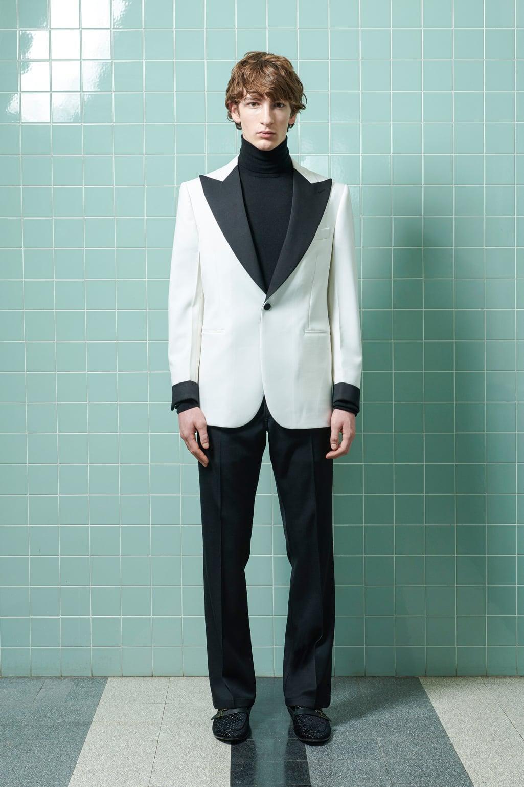 TOD’S以豆豆鞋聞名於世。林柏宏身上的TOD’S大領片晚宴服,圖為原品牌的秀款搭配。(翻攝自Mr. 布雷蕭臉書)