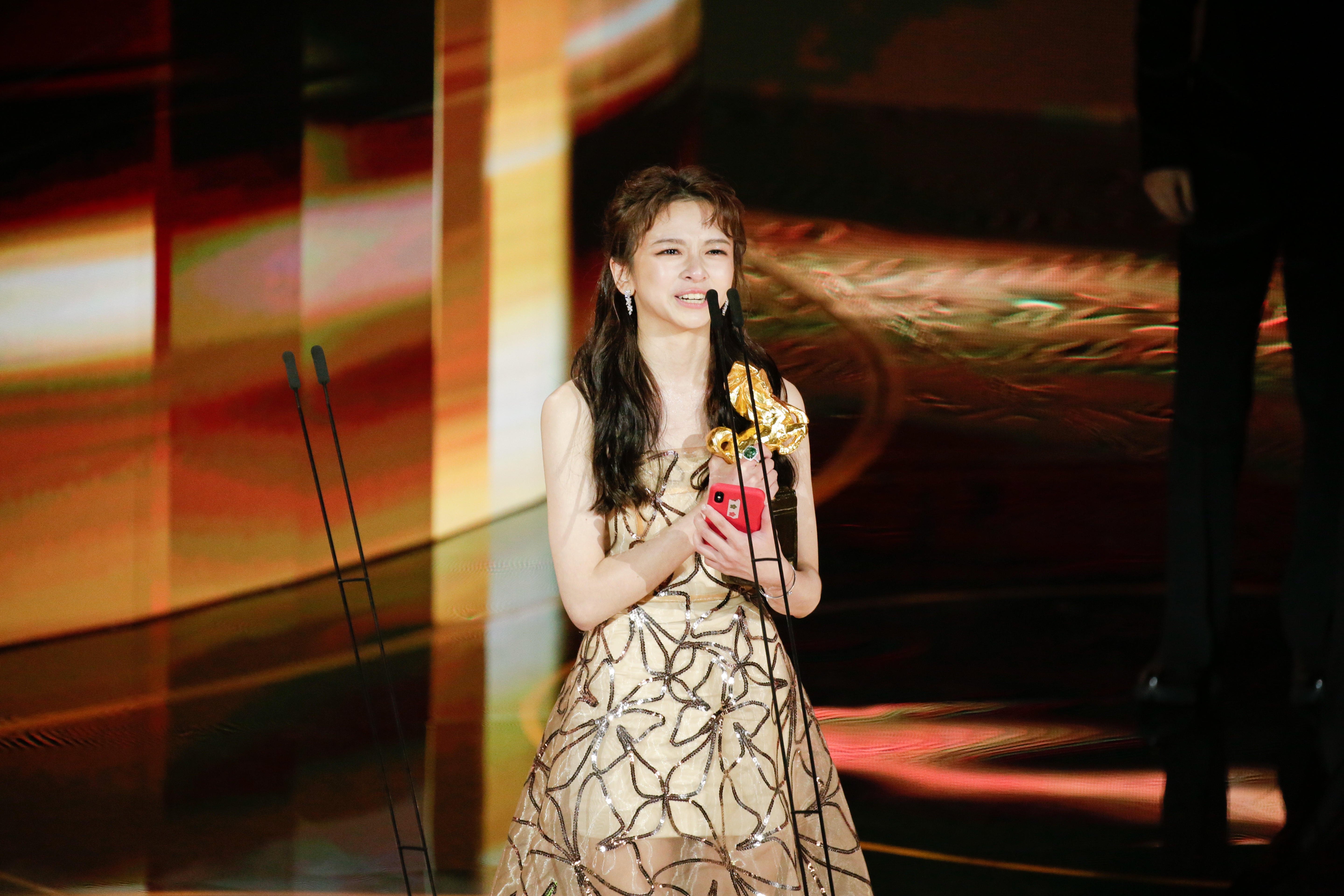 陳姸霏以《無聲》拿下新演員獎，得獎之時覺得眼前都在地震。