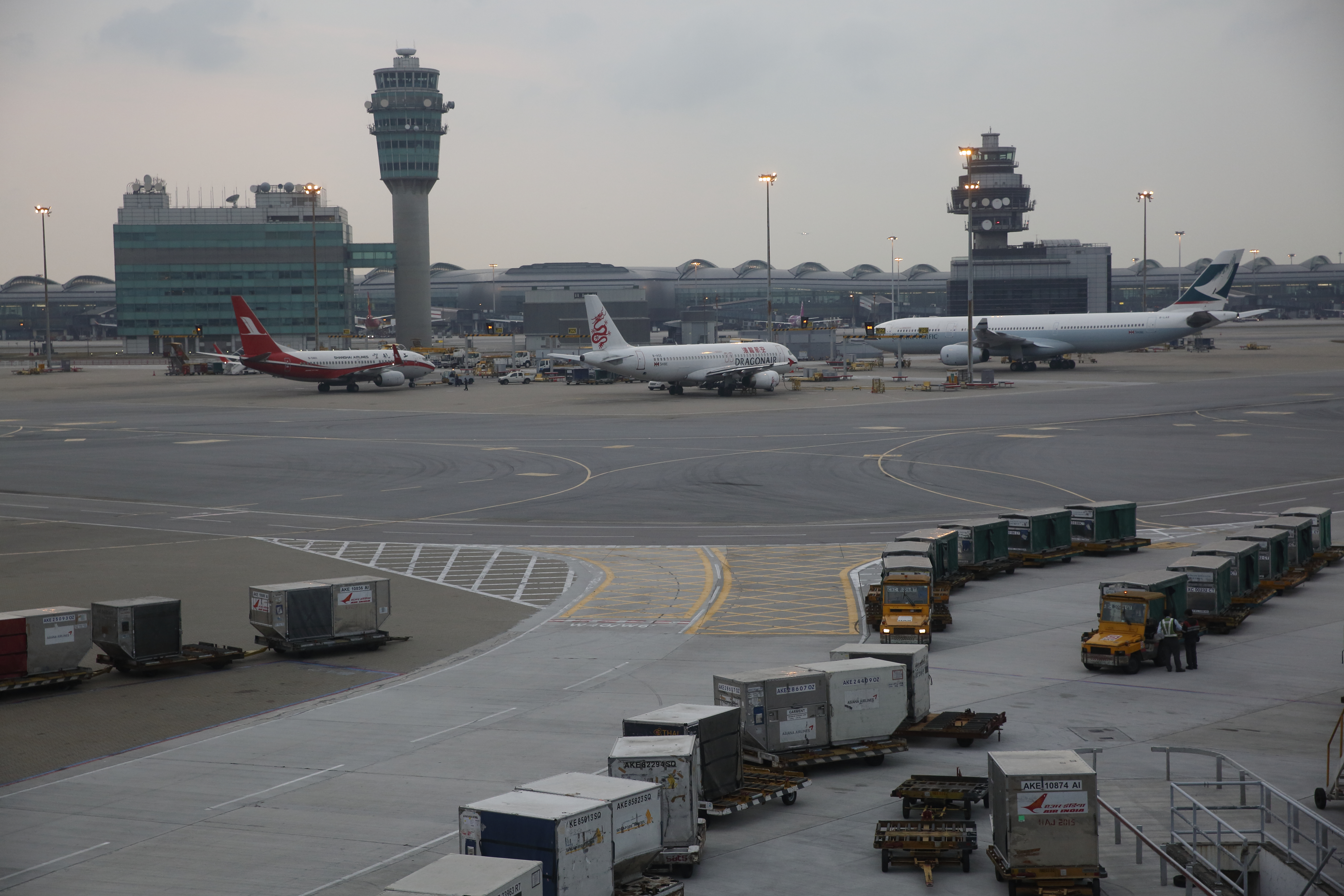 原本新加坡與香港達成旅遊泡泡協議，確定延後兩週。圖為香港機場。（本刊資料照）