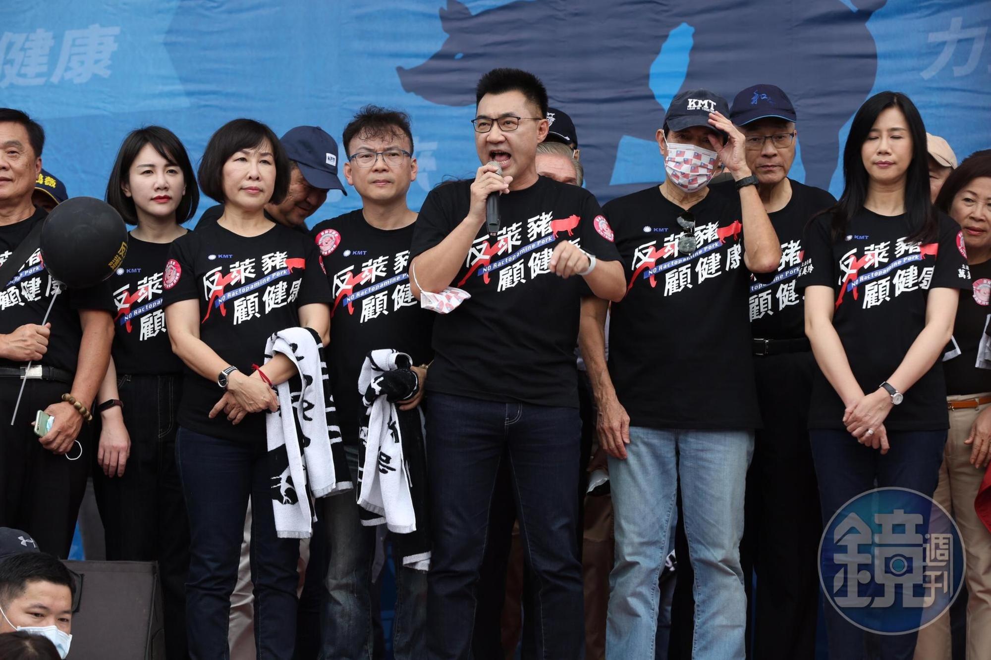 江啟臣在遊行隊伍出發前致詞,邀請蔡英文總統應針對萊豬議題進行一場電視辯論,更嗆聲表示「不辯論,就下台!」