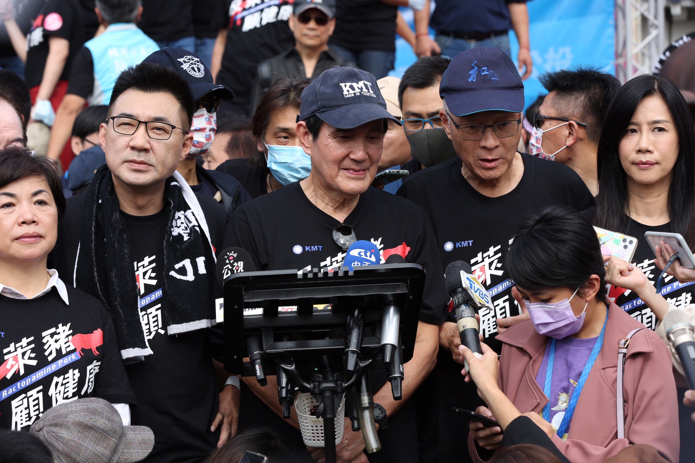 面對現場記者的提問，馬英九僅簡短回應，「我不太了解，我們有那麼多政策是錯的嗎？」
