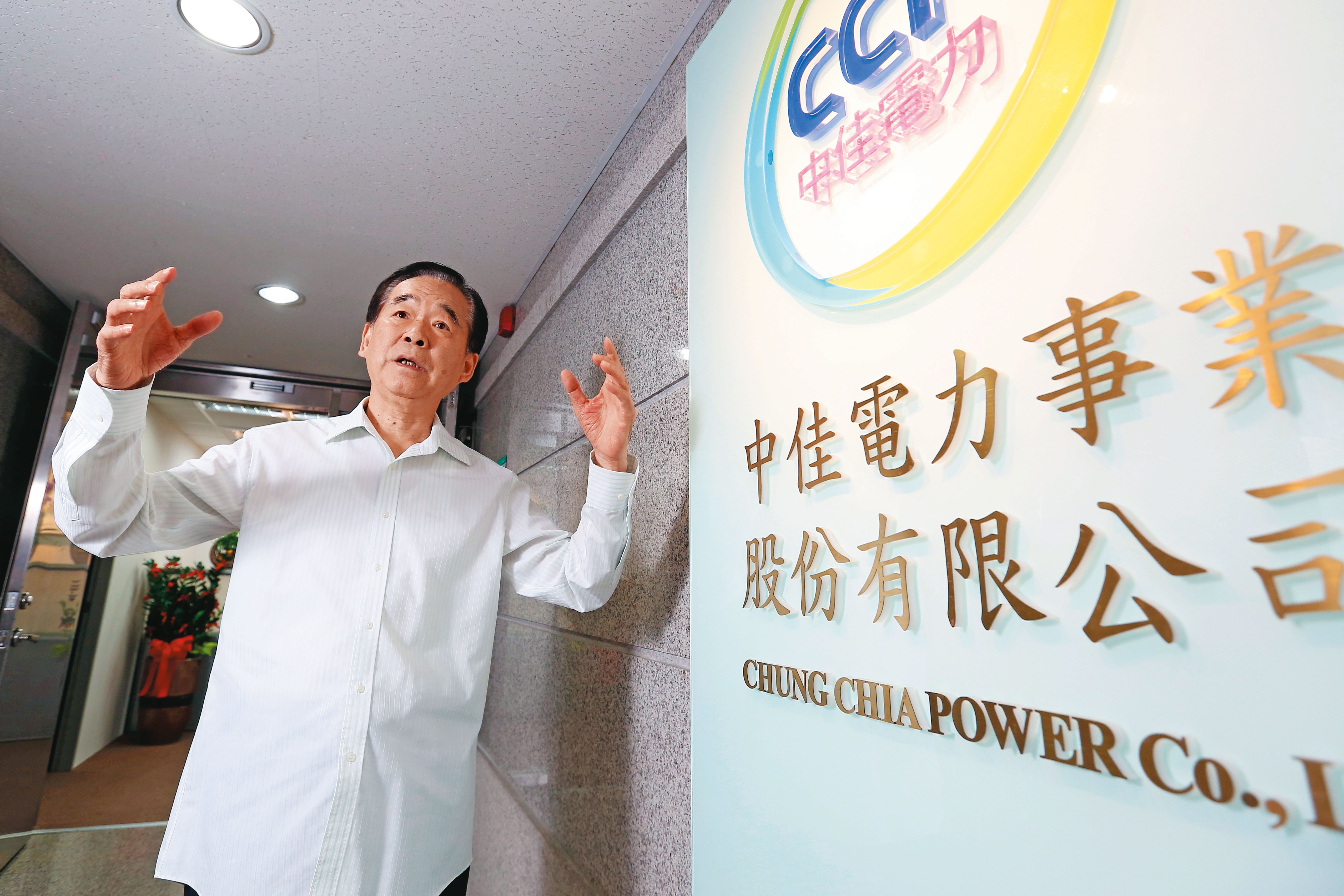 除了國光客運，王應傑的心思多半投注在自己一手創立的中佳電力，公務生活始終忙碌。