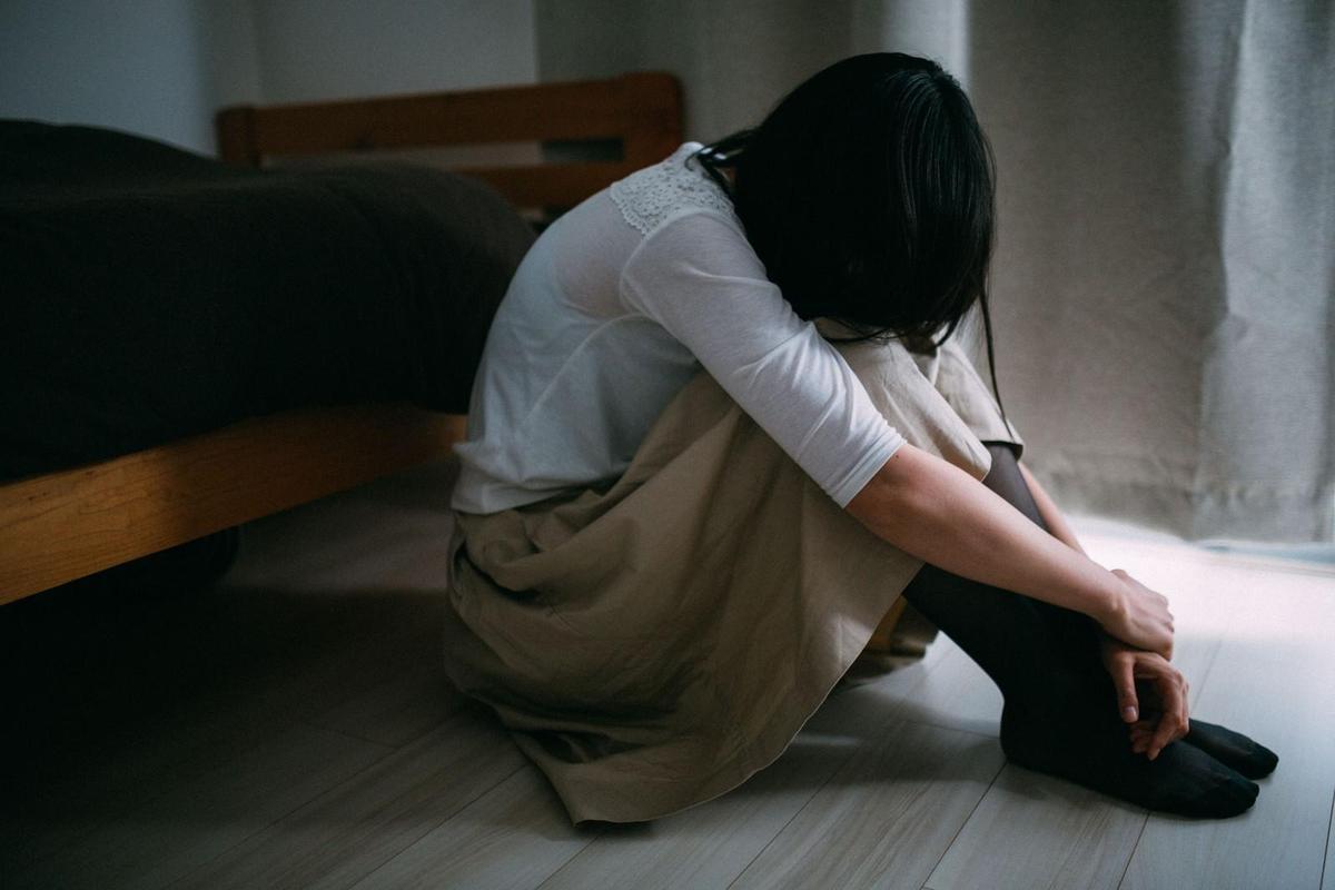 一名女網友發文控訴媽寶夫、婆婆折磨，即使離婚仍讓她身心煎熬。（示意圖，PAKUTASO）