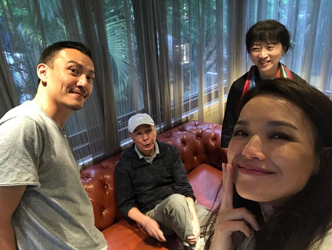 舒淇同框張震與侯孝賢，兩人即將回歸侯孝賢新作 《舒蘭河上》，心情相當雀躍。（翻攝自舒淇IG）