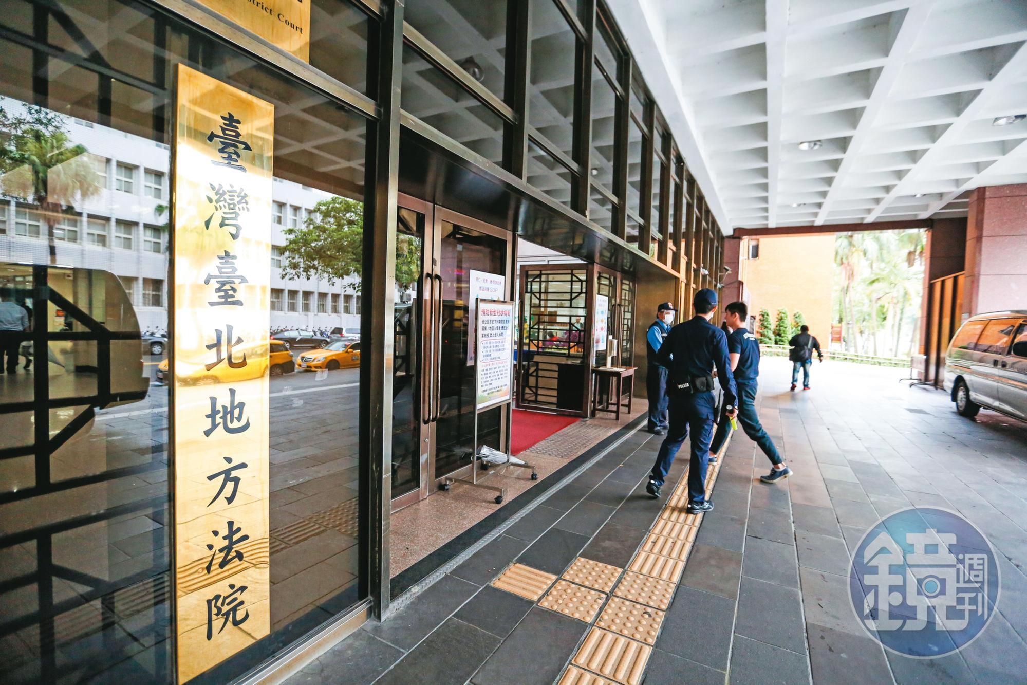 案件於法院訴訟時,法院文書通常由郵差交寄,若未能送達,民眾需持通知書至當地派出所或自治機關領取,自寄存之日起10日後,才發生法律上送達效力。