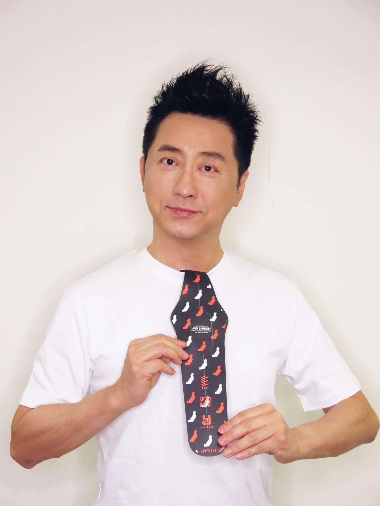 庾澄慶與現任妻子育有一子一女,對老婆也呵護備至。(翻攝自庾澄慶臉書)