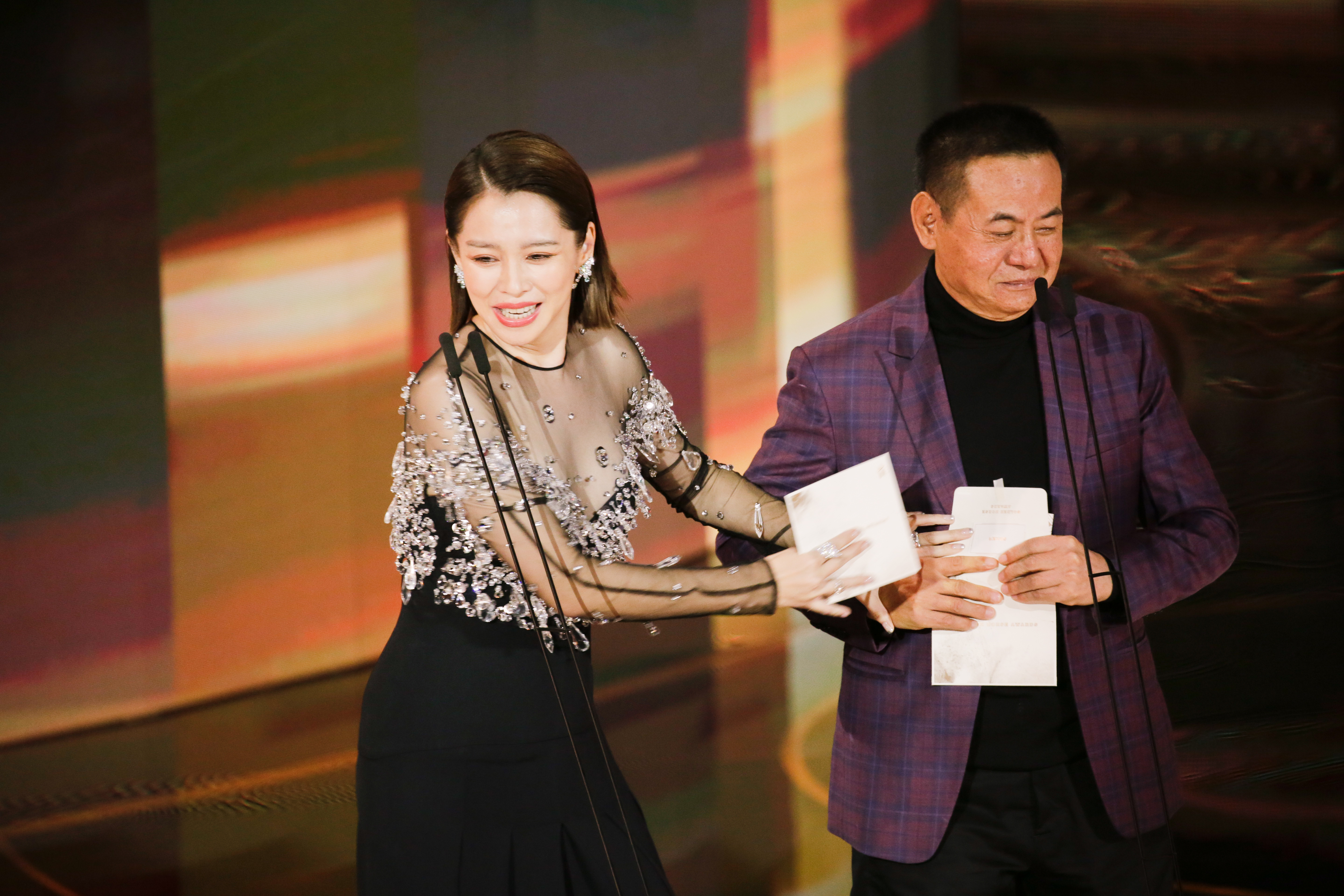 蔡振南、徐若瑄頒發「最佳女配角」時，徐若瑄驚聲尖叫的過程，引發熱議。