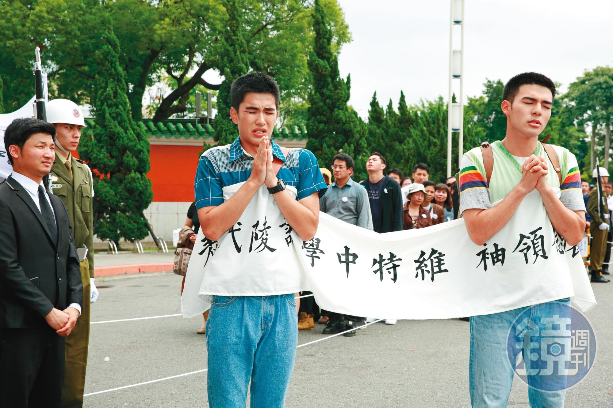 曾敬驊(左)與陳昊森(右)演出電影《刻在你心底的名字》時,因表現自然,導演常讓兩人即興發揮演技。