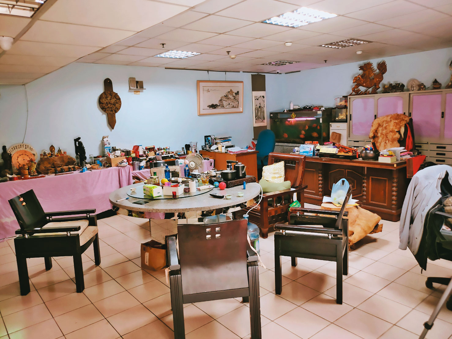 里民在龍田里辦公處協調債務糾紛，不料竟爆發喋血衝突。