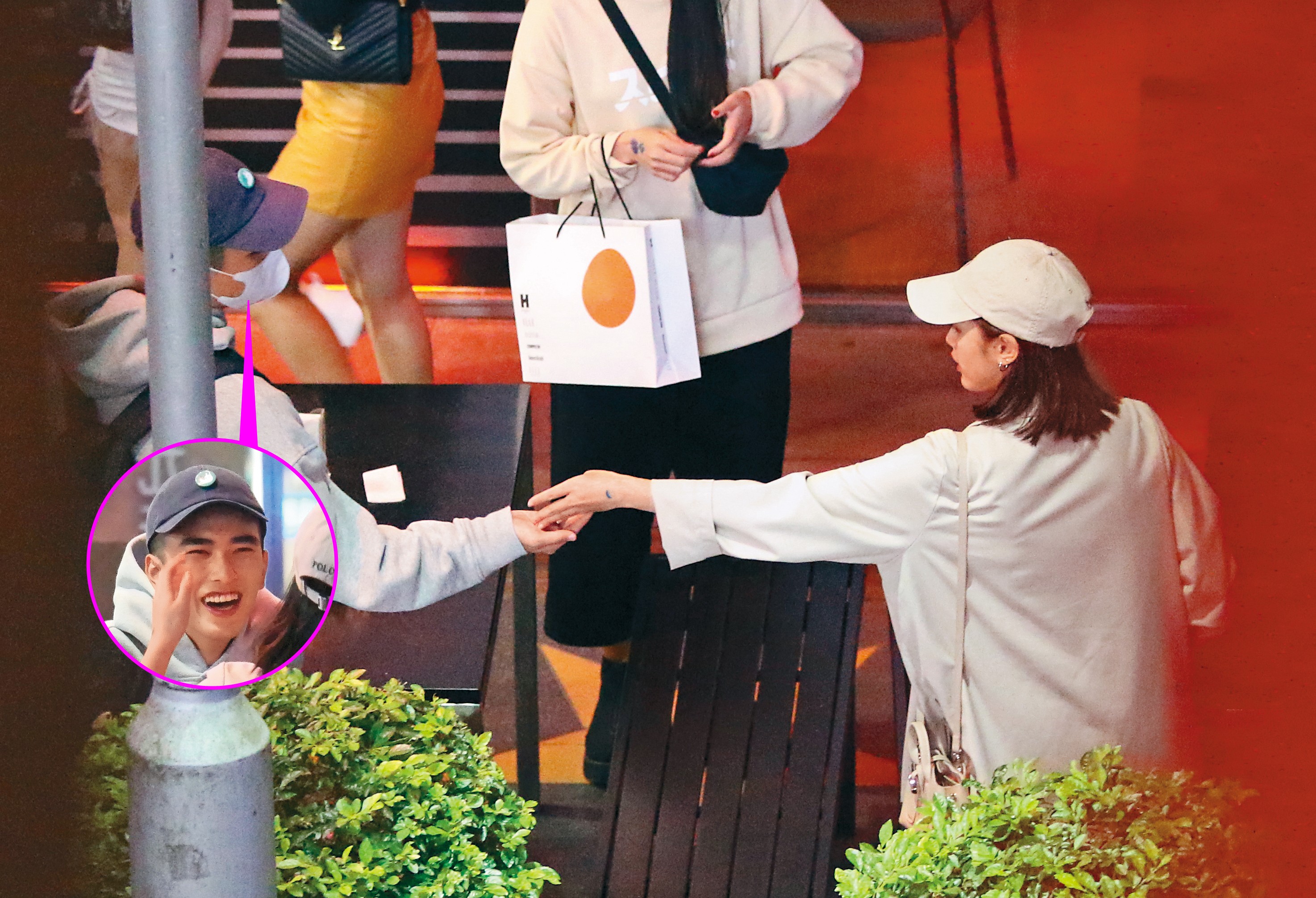 11/10 23:31 女性友人結完帳後，將零錢拿給王淨，王淨隨後又塞給曾敬驊。