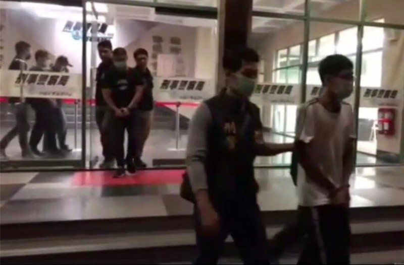 警方將徐嫌等8嫌移送台中地檢署偵辦。（翻攝畫面）