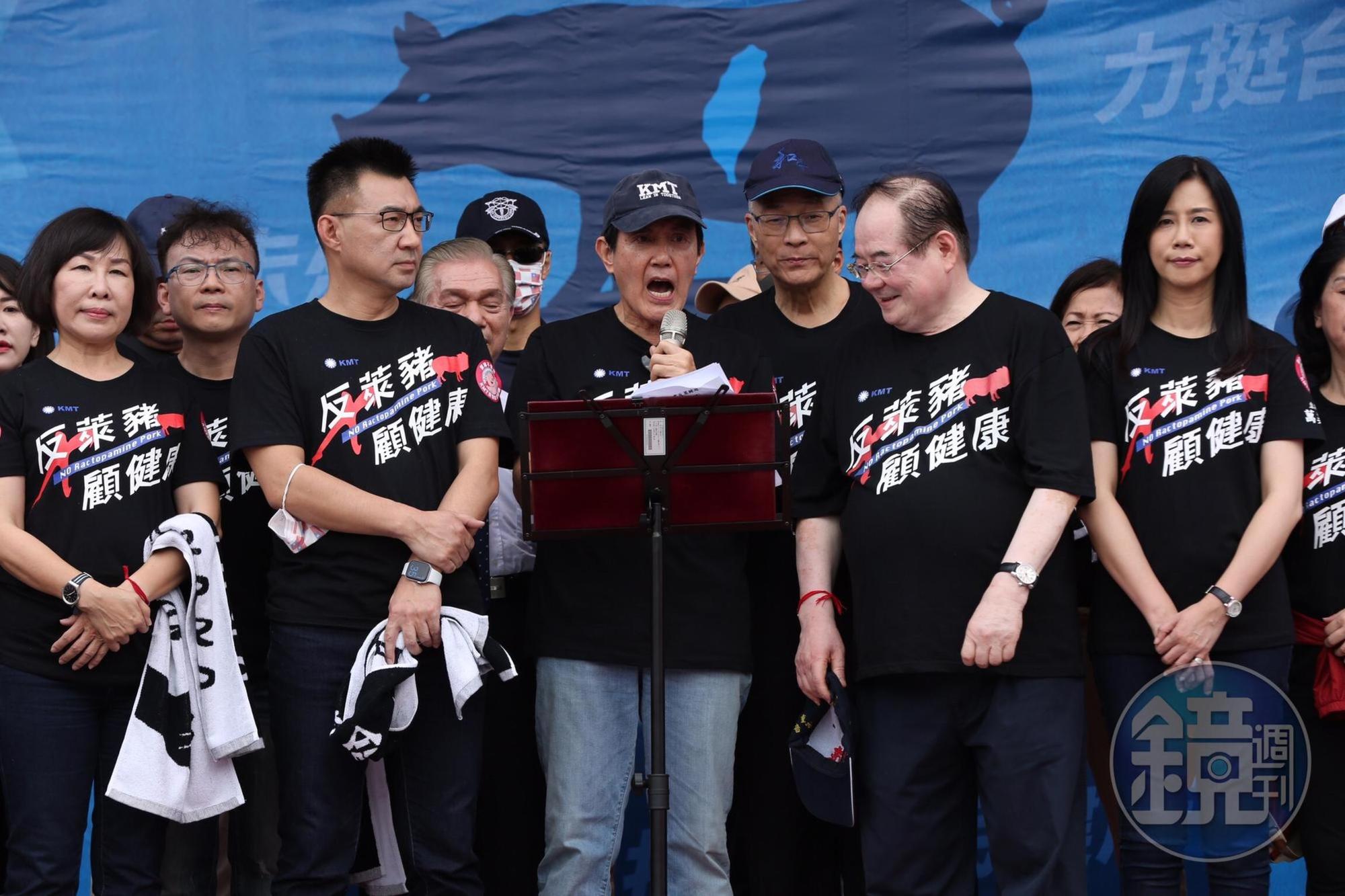 國民黨主席江啟臣在秋鬥遊行向蔡英文總統下戰帖,公開在電視上辯論萊豬,前總統馬英九也聲援。