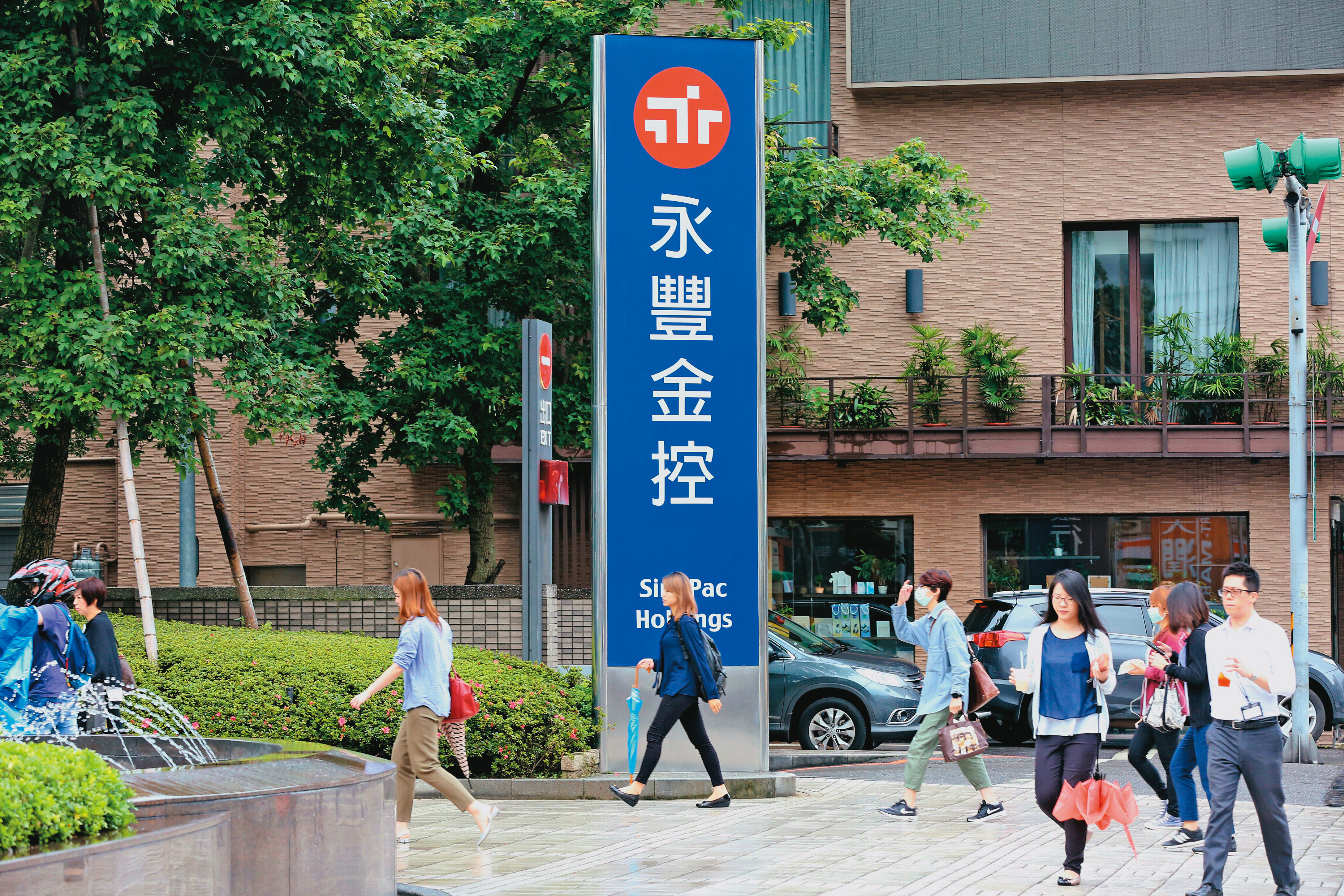 永豐金2017年爆出三寶案後,何家因此退出董事會。