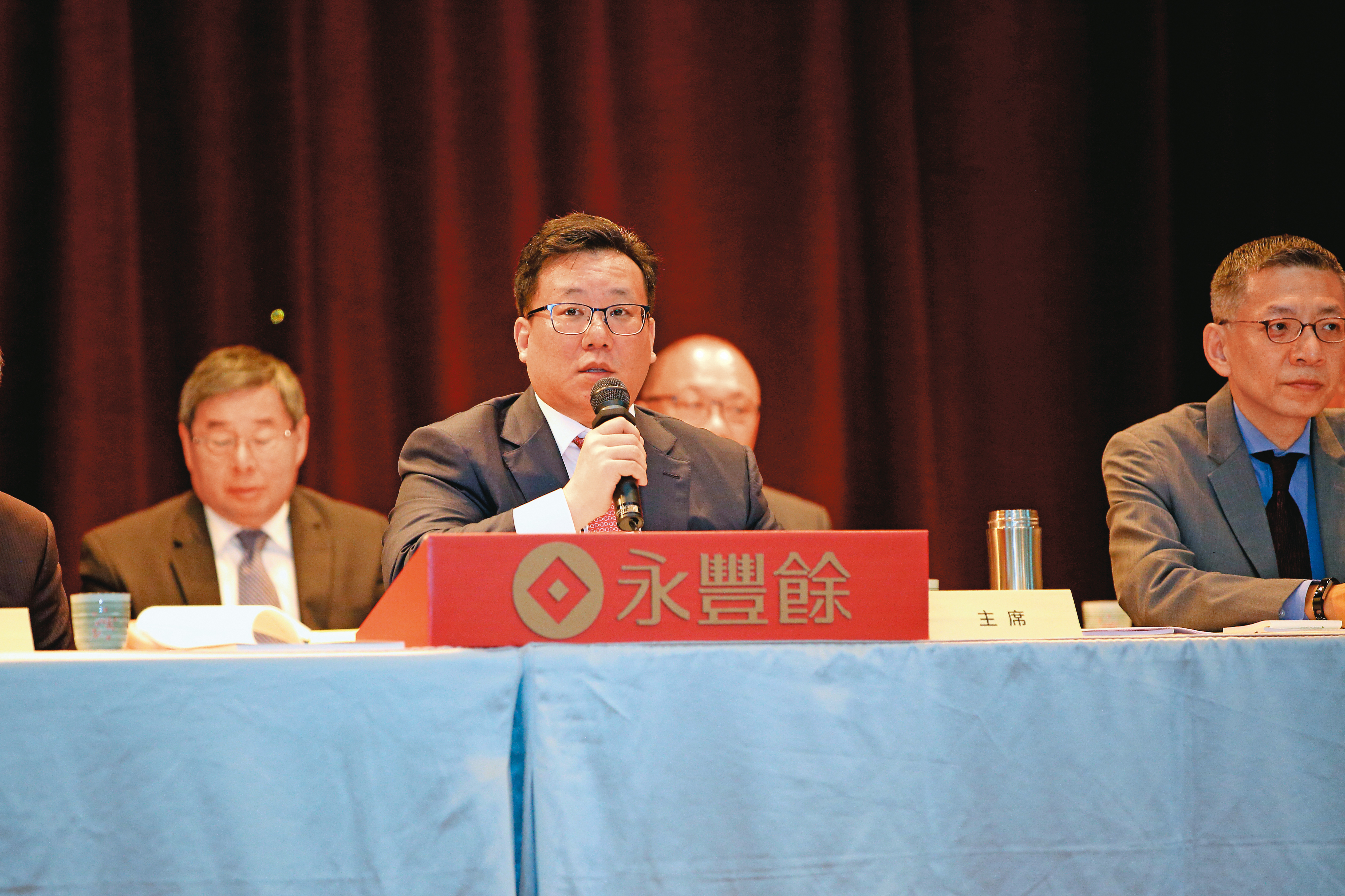 何壽川長子何奕達目前是永豐餘控股董座。
