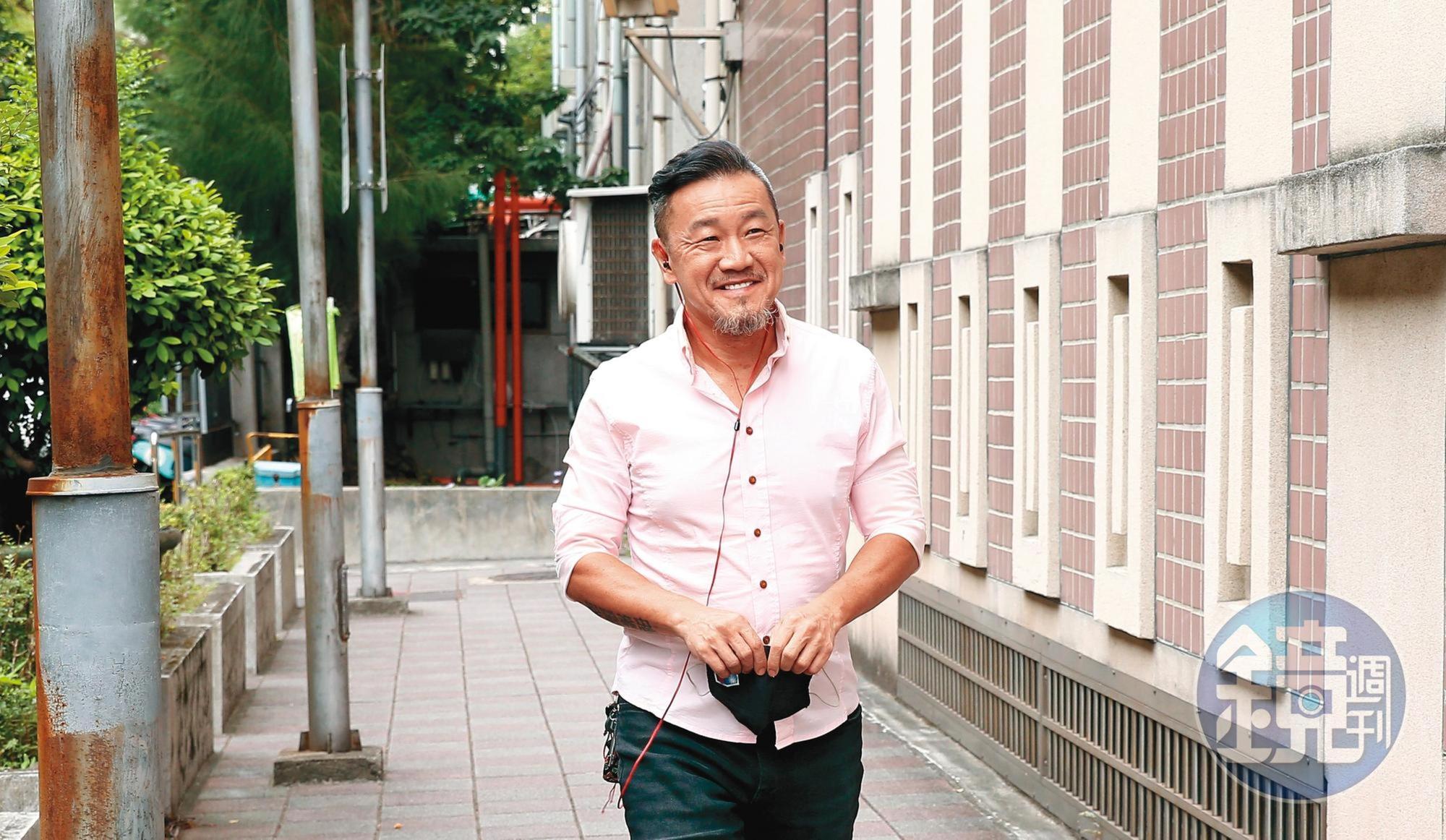 陳沂因為批評志願役,遭陳為民罵「狗畜」。