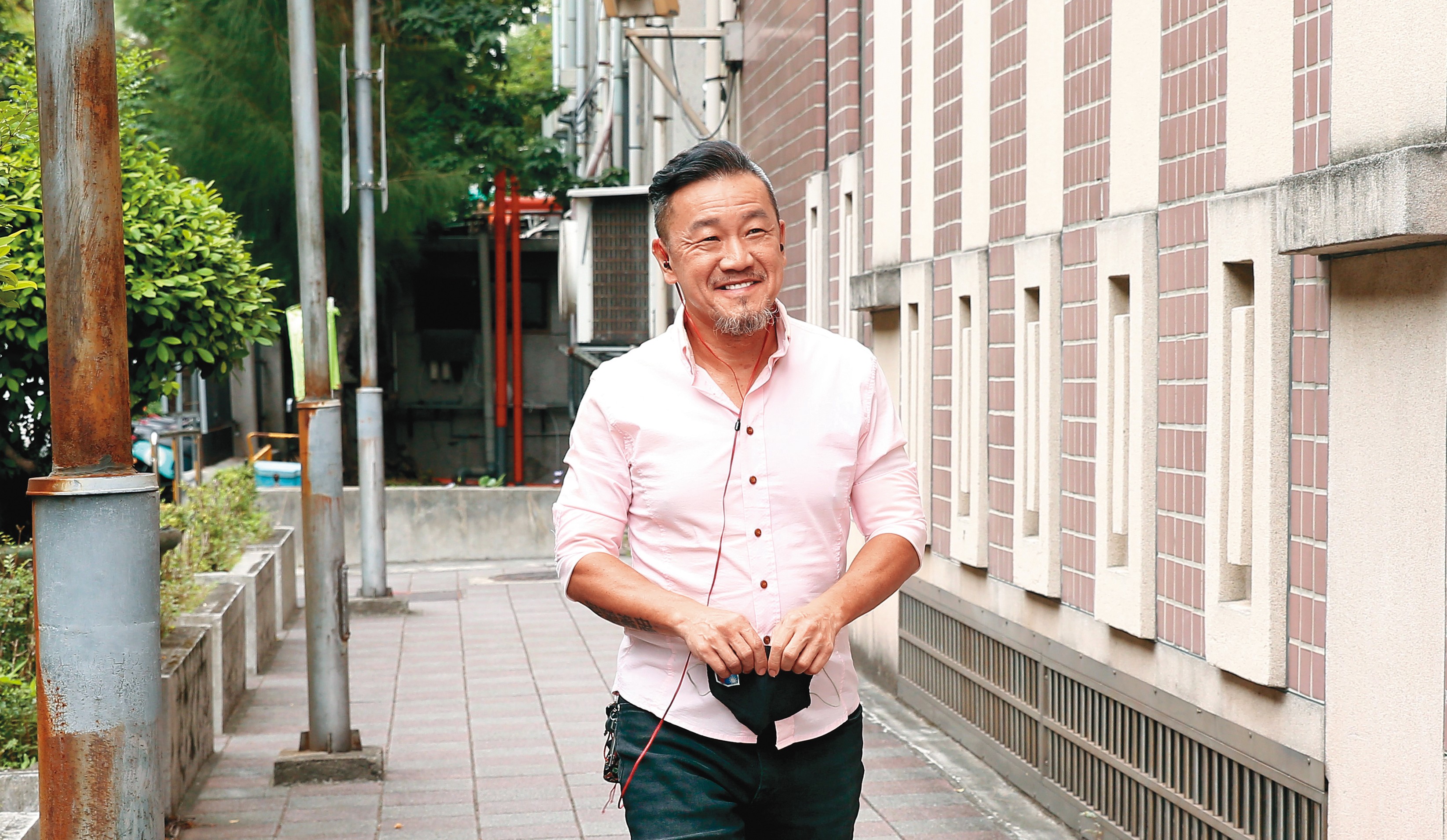 陳沂因為批評志願役，遭陳為民罵「狗畜」。