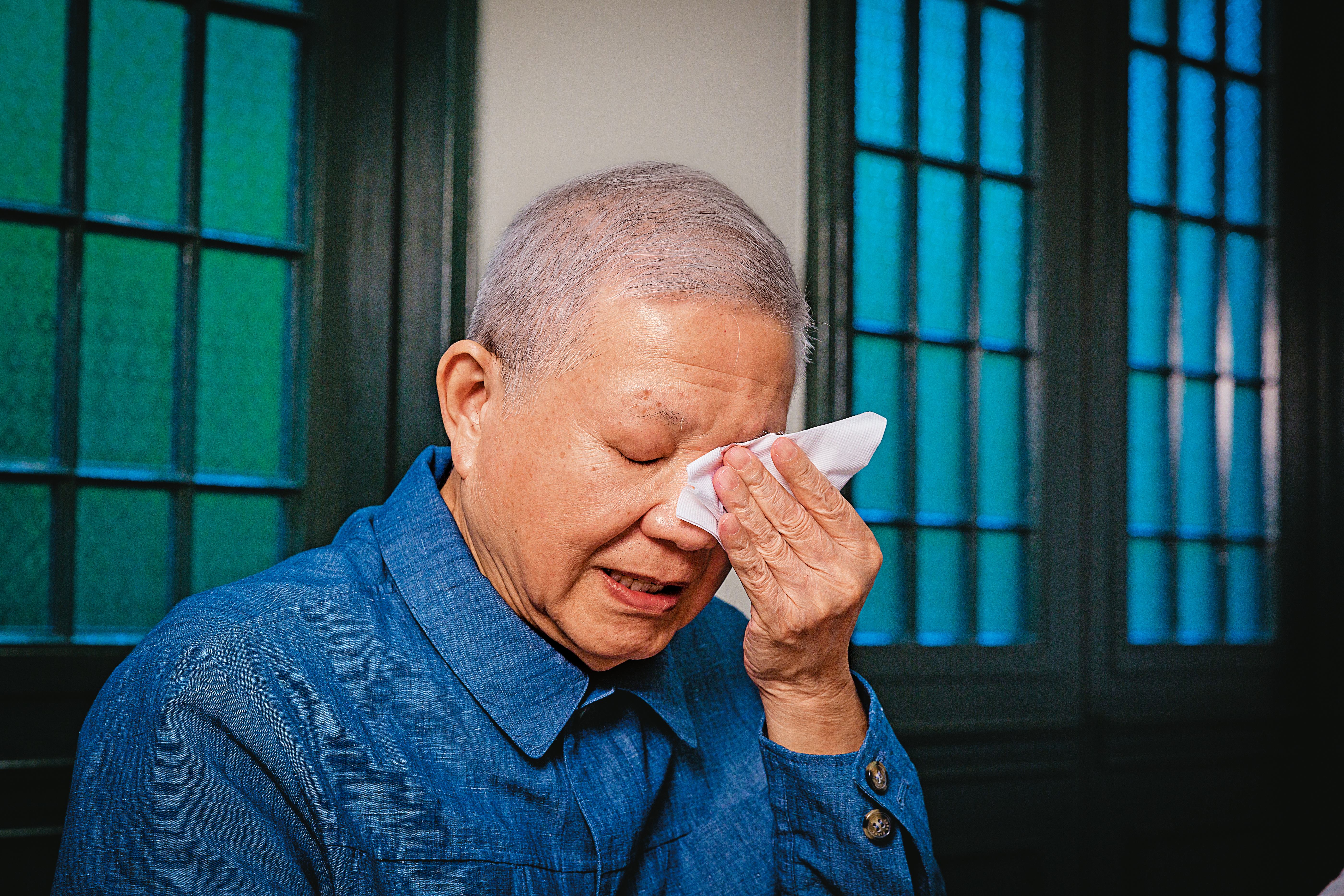 何壽川提起心愛孫子強忍心情度過他羈押的60天，忍不住掉下老淚。