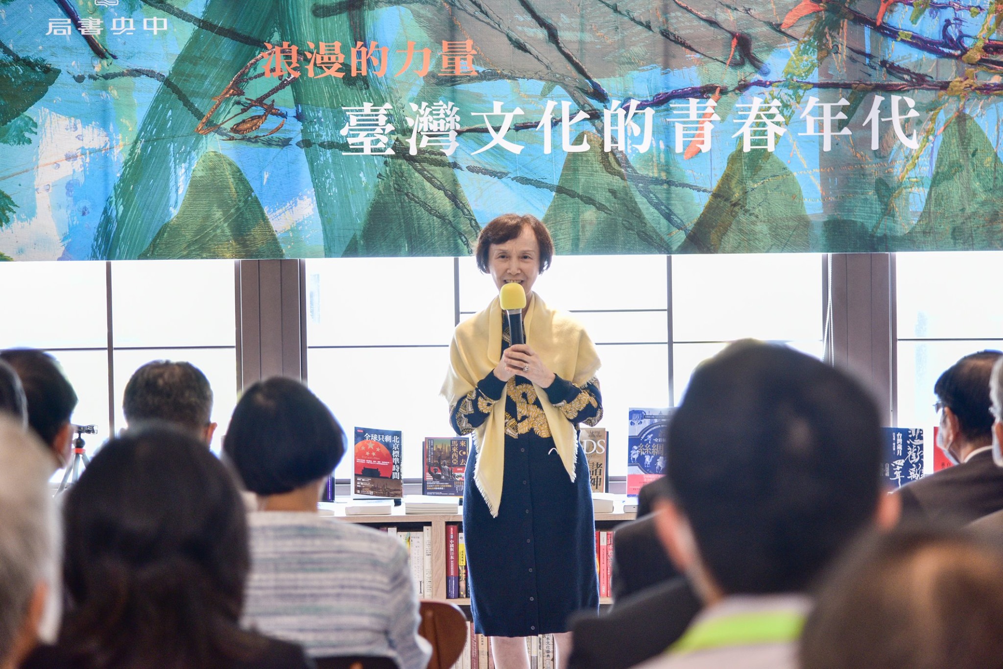 張杏如相當重視子女教養議題,全心投入學前教育。(中央書局臉書)