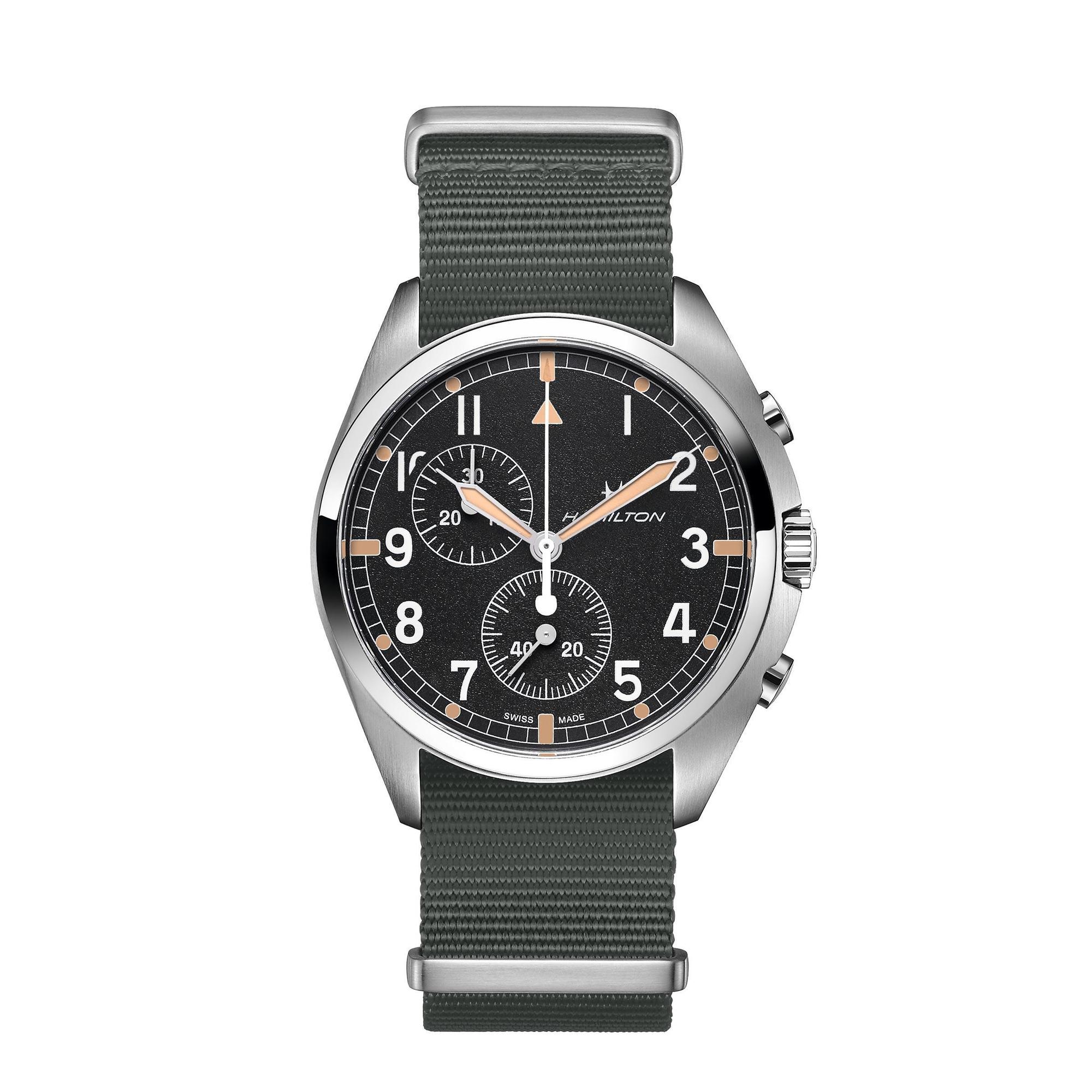 Pilot Pioneer Chrono Quartz共有三種錶帶選擇，此為NATO帶。建議售價NT$18,700。
