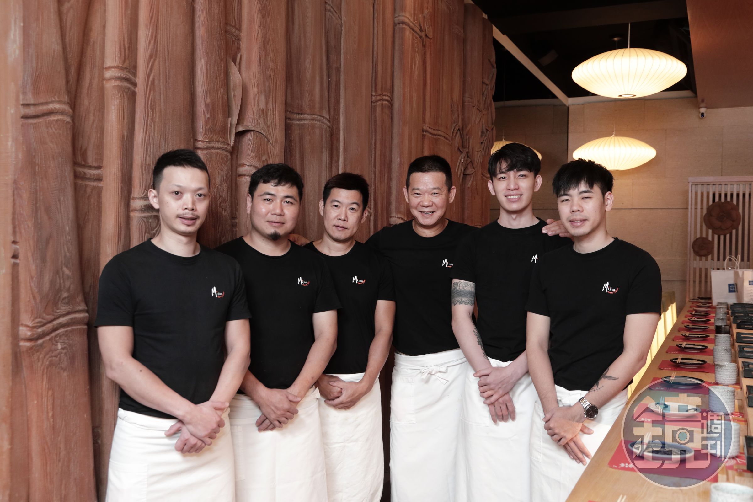 阿同師傅（右三）也不吝傳承，致力栽培新生代後進。（米匠提供）