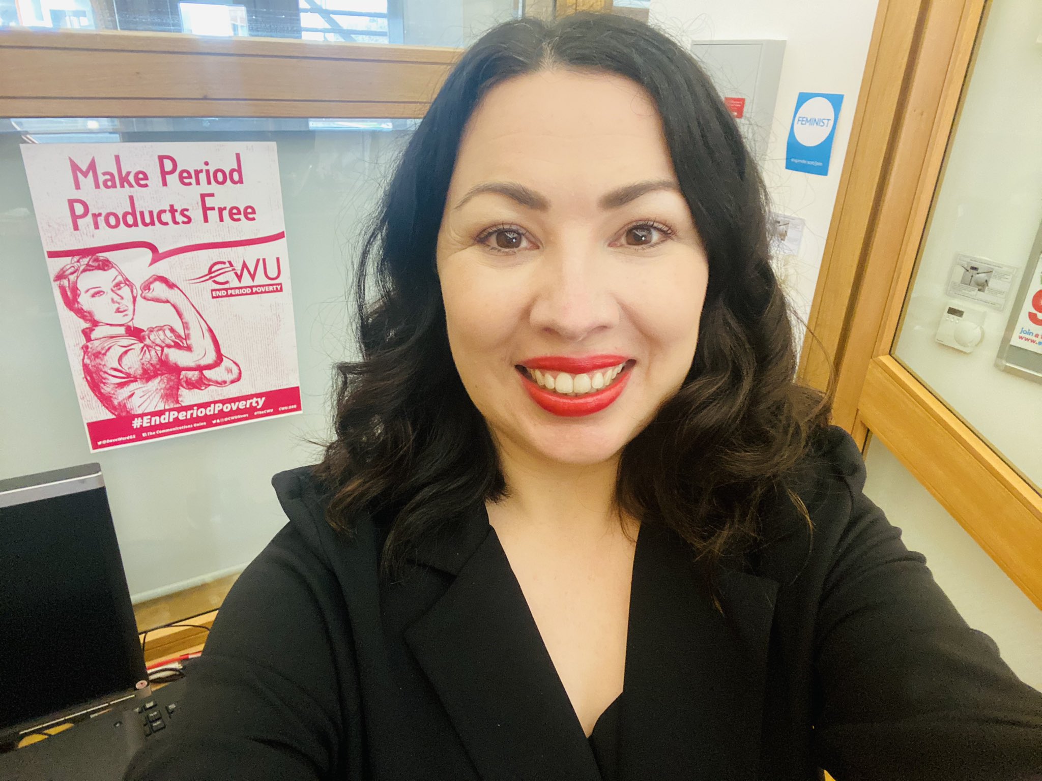 蘇格蘭工黨議員藍儂自2016年就提出「月經貧窮」等議題，今日成功推動「生理用品免費法案」，就等32個議會區討論如何具體實施。（翻攝自Monica Lennon推特）