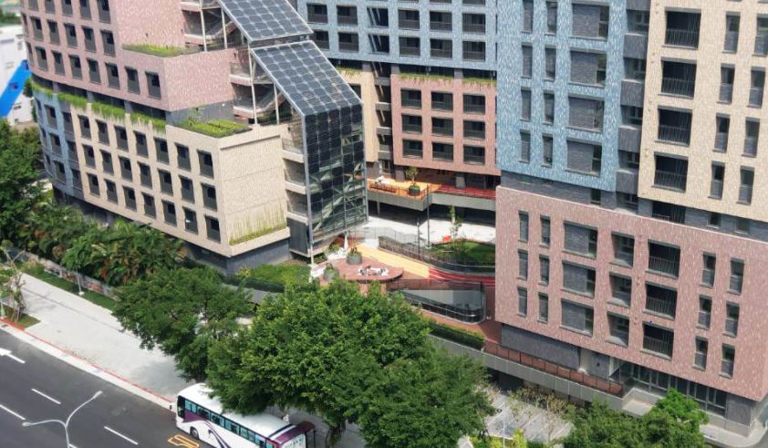 北市公宅被爆出收入超標就要強制搬離，或是取消85折優惠，讓民眾批政府是惡房東。圖為明倫社會住宅。（翻攝自台北市社會住宅招租網）