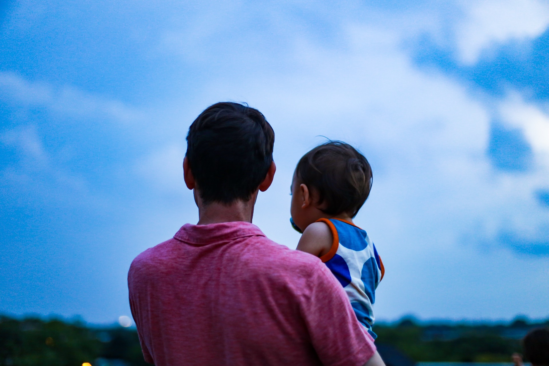 中國大陸一名男子質疑兒子太帥「非親生」，做了4次親子鑑定才放心。（示意圖，Pexels）