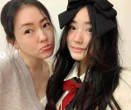 小S幫二女兒慶生。（翻攝自Lily IG）