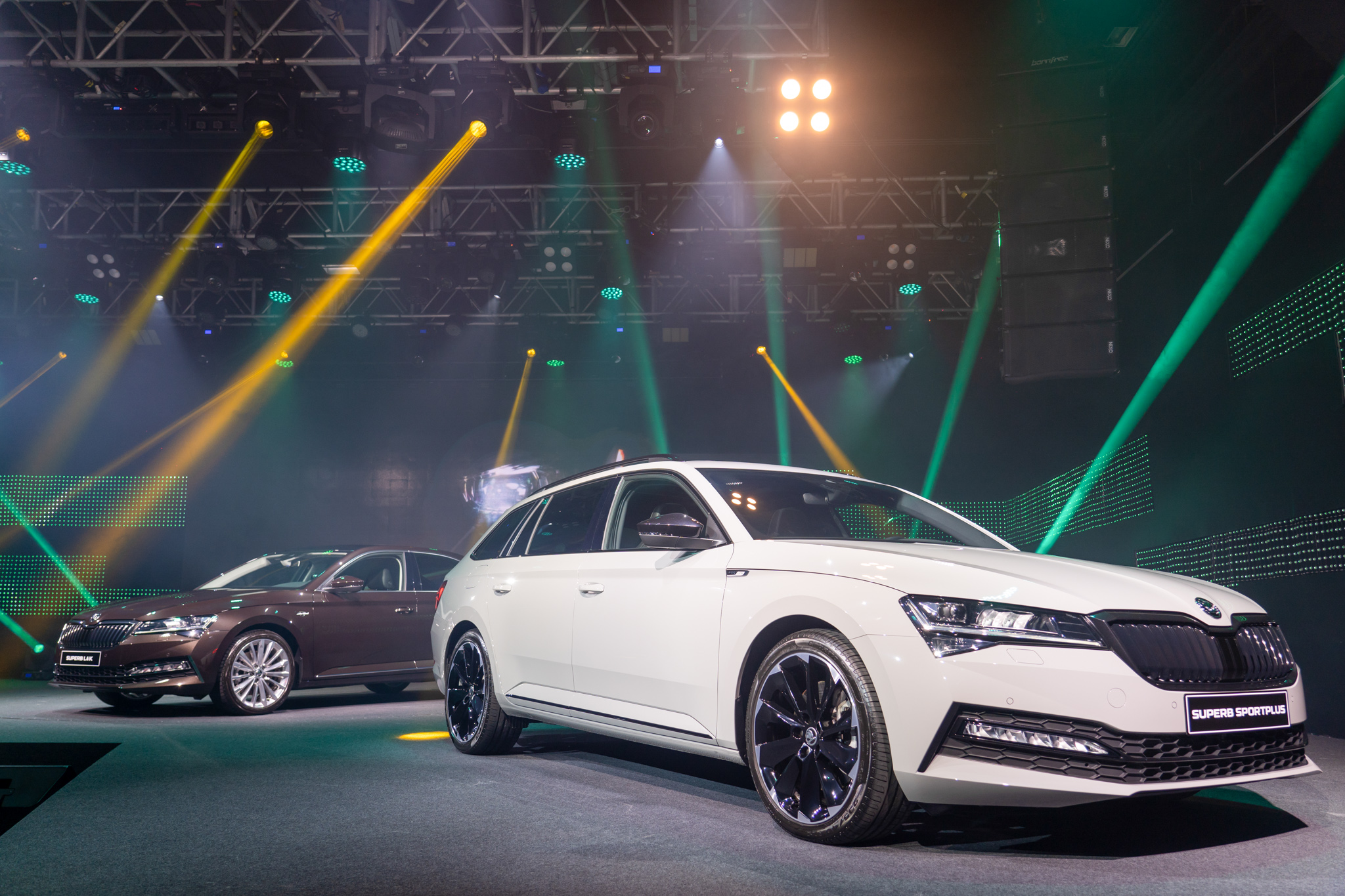 【新車發表】挑戰智慧複眼頭燈最低價　小改ŠKODA Superb上市