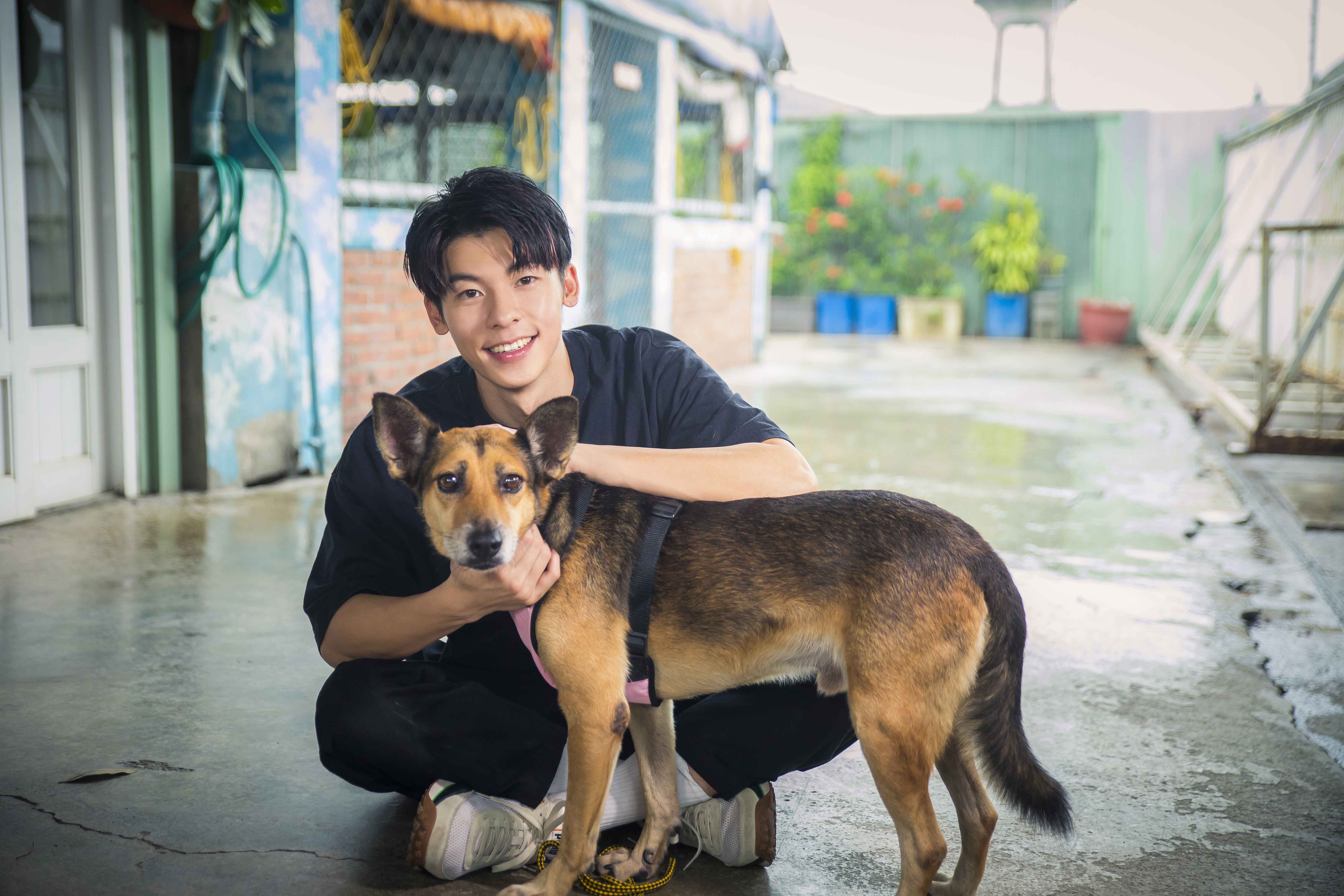許光漢日前南下屏東，探訪流浪動物生命園。（愛最大慈善光協會提供）