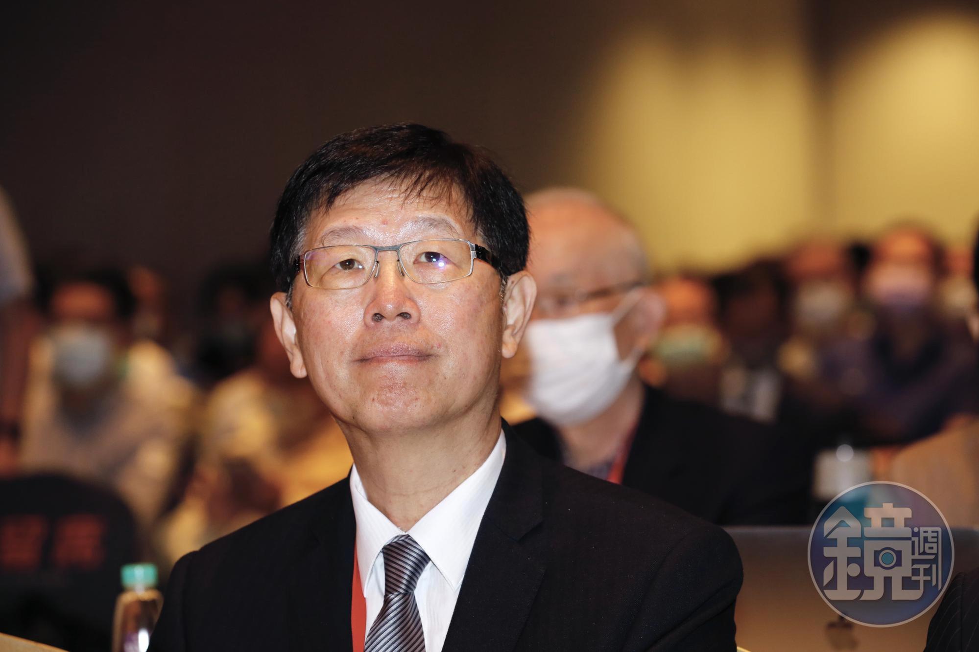 鴻海董事長劉揚偉替股東抱不平,認為鴻海股價被低估了。